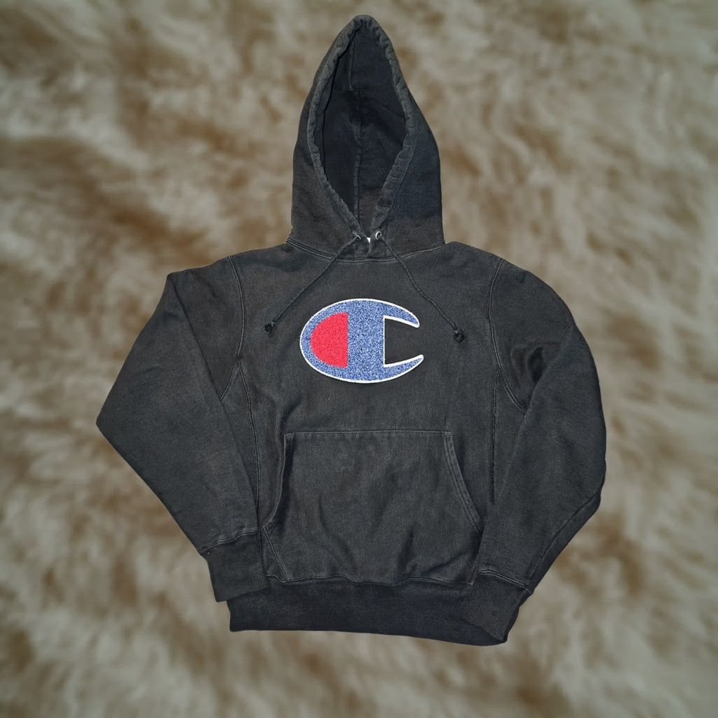 Champion VINTAGE Champion Hoodie Mens Small Black Drawstring Embroidered Logo Reverse Weave Pullover Sports Size US S / EU 44-46 / 1 - 1 Thumbnail