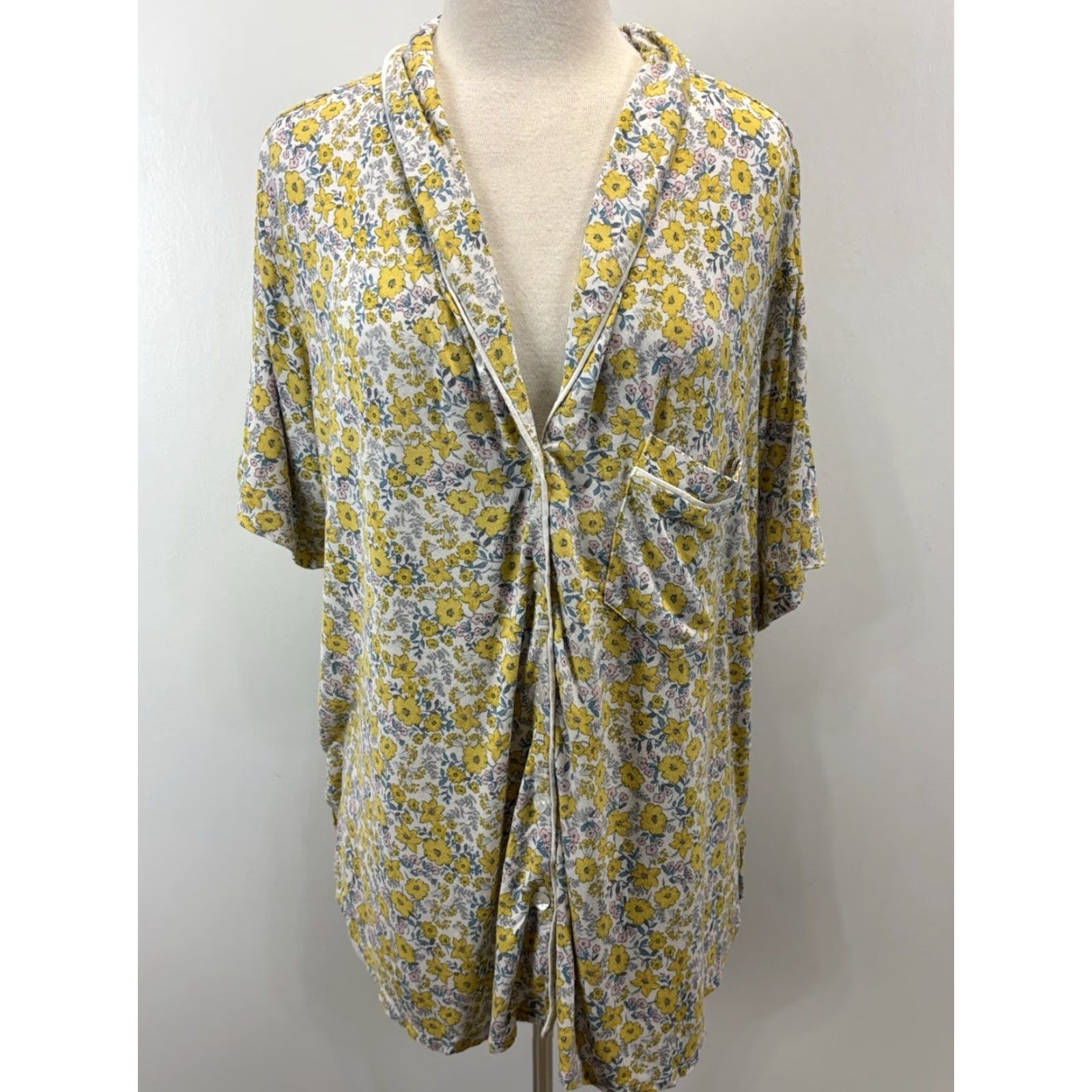 Loft VINTAGE? Wait LOFT is not vintage. So: LOFT Pajama Set | Women's Plus Size 16/18 | Short Sleeve Floral Yellow Rayon Blend 2-Piece Sleepwear Set Size 38" / US 16 / IT 52 - 2 Thumbnail