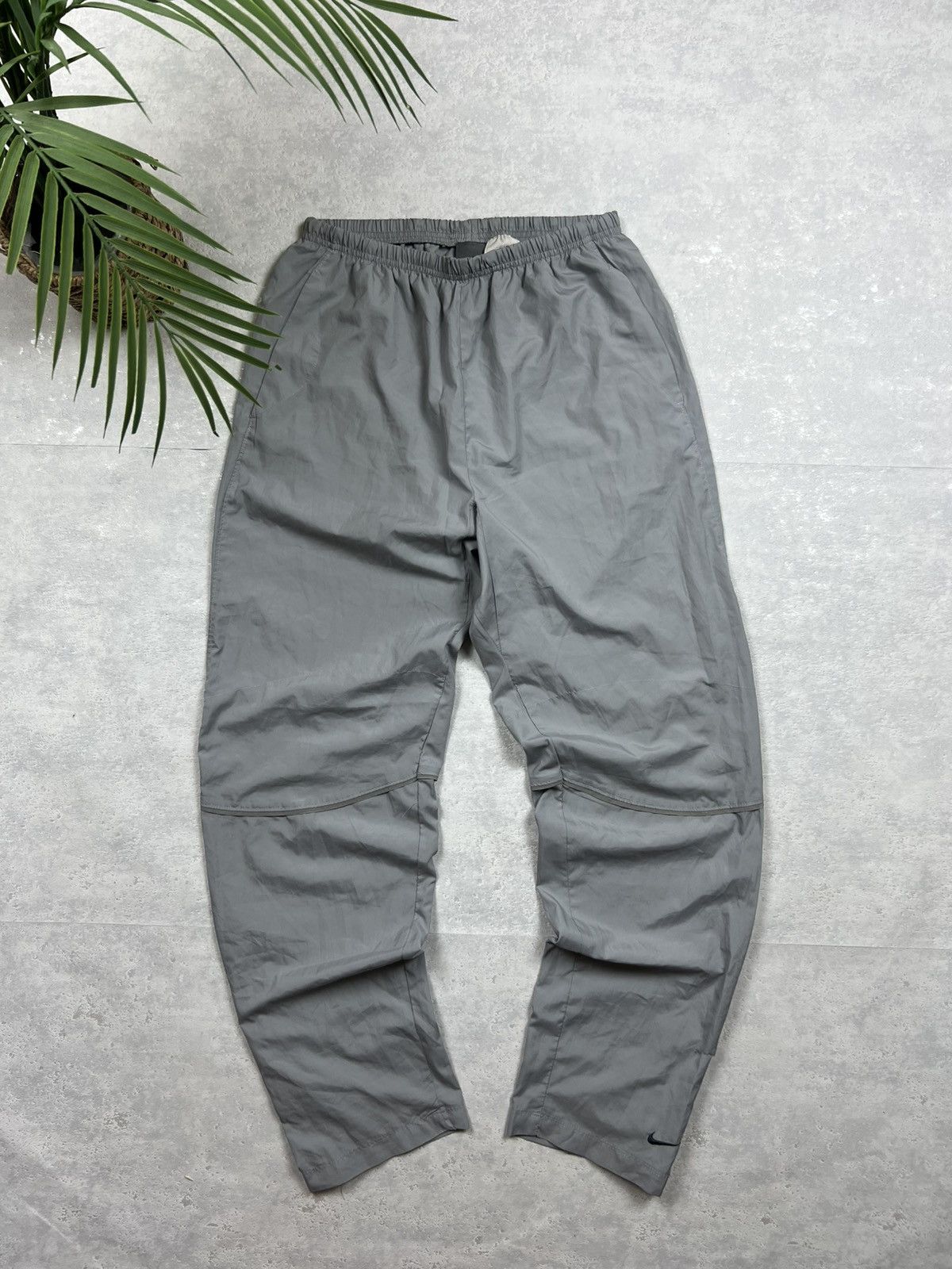 Nike 90s Nike Swoosh Vintage Y2K Gorpcore Parachute Pants Size US 32 / EU 48 - 1 Thumbnail