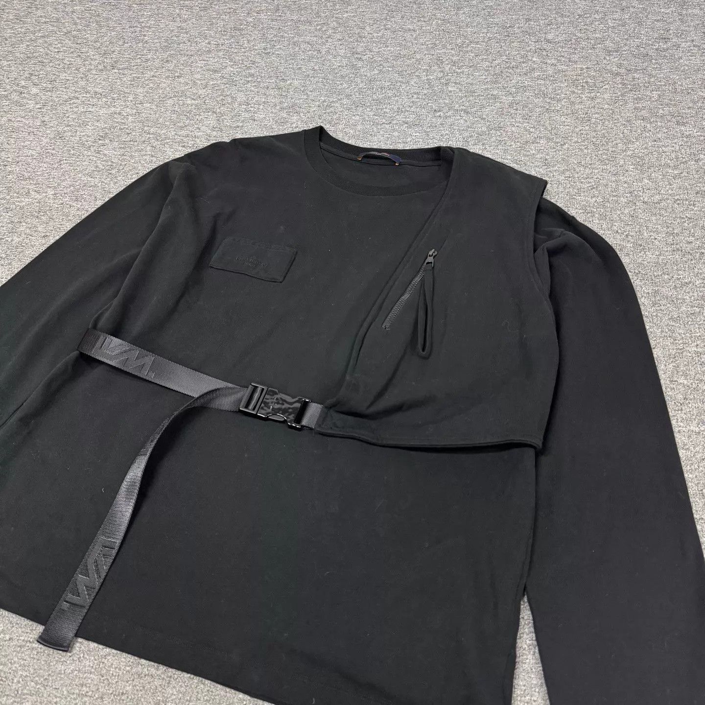 Louis Vuitton LV Black Asymmetric Layered Belted Pocket LS Tee XL Size US XL / EU 56 / 4 - 3 Thumbnail