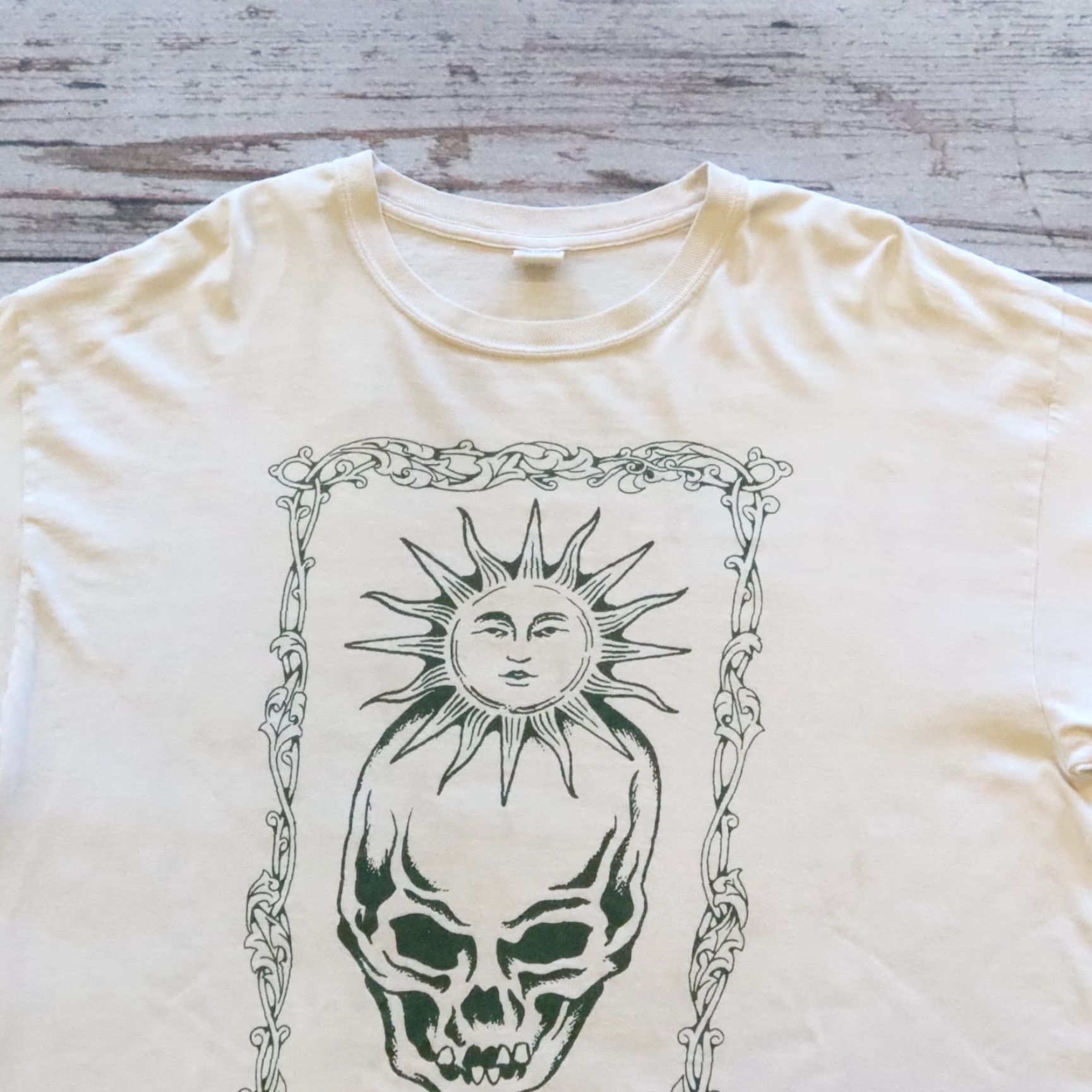 Gildan VINTAGE I Need A Miracle Longsleeve Tee Shirt XL White Mens Size US XL / EU 56 / 4 - 2 Thumbnail