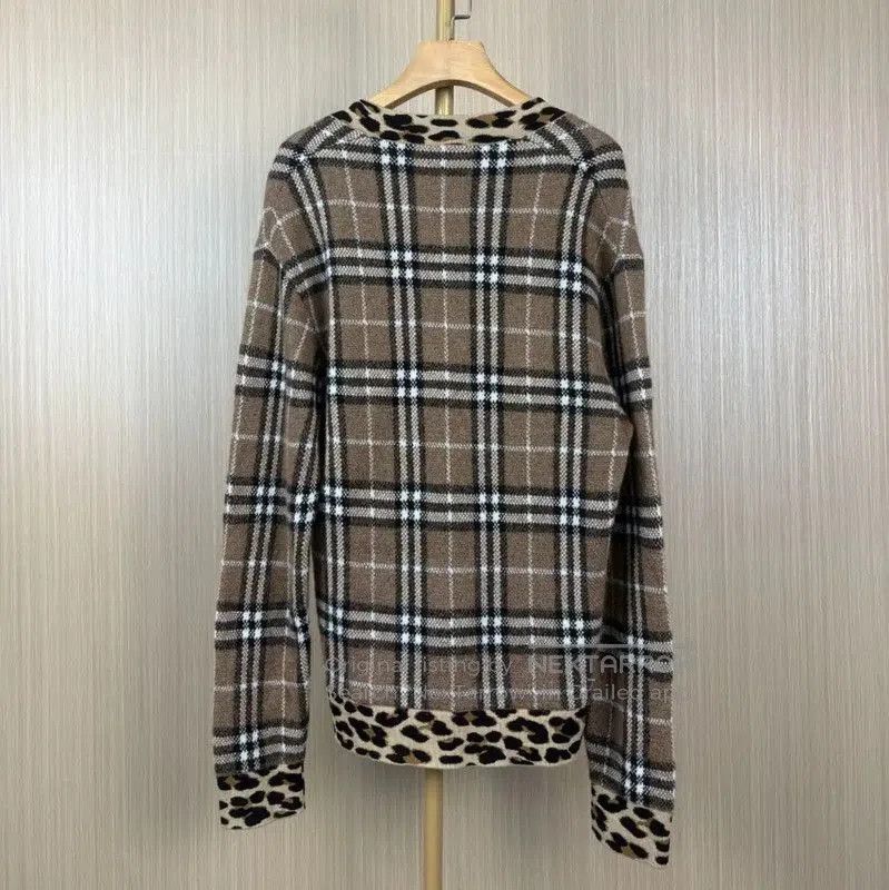 Burberry Burberry Color Block Cashmere Sweater for Women. Size S / US 4 / IT 40 - 2 Thumbnail