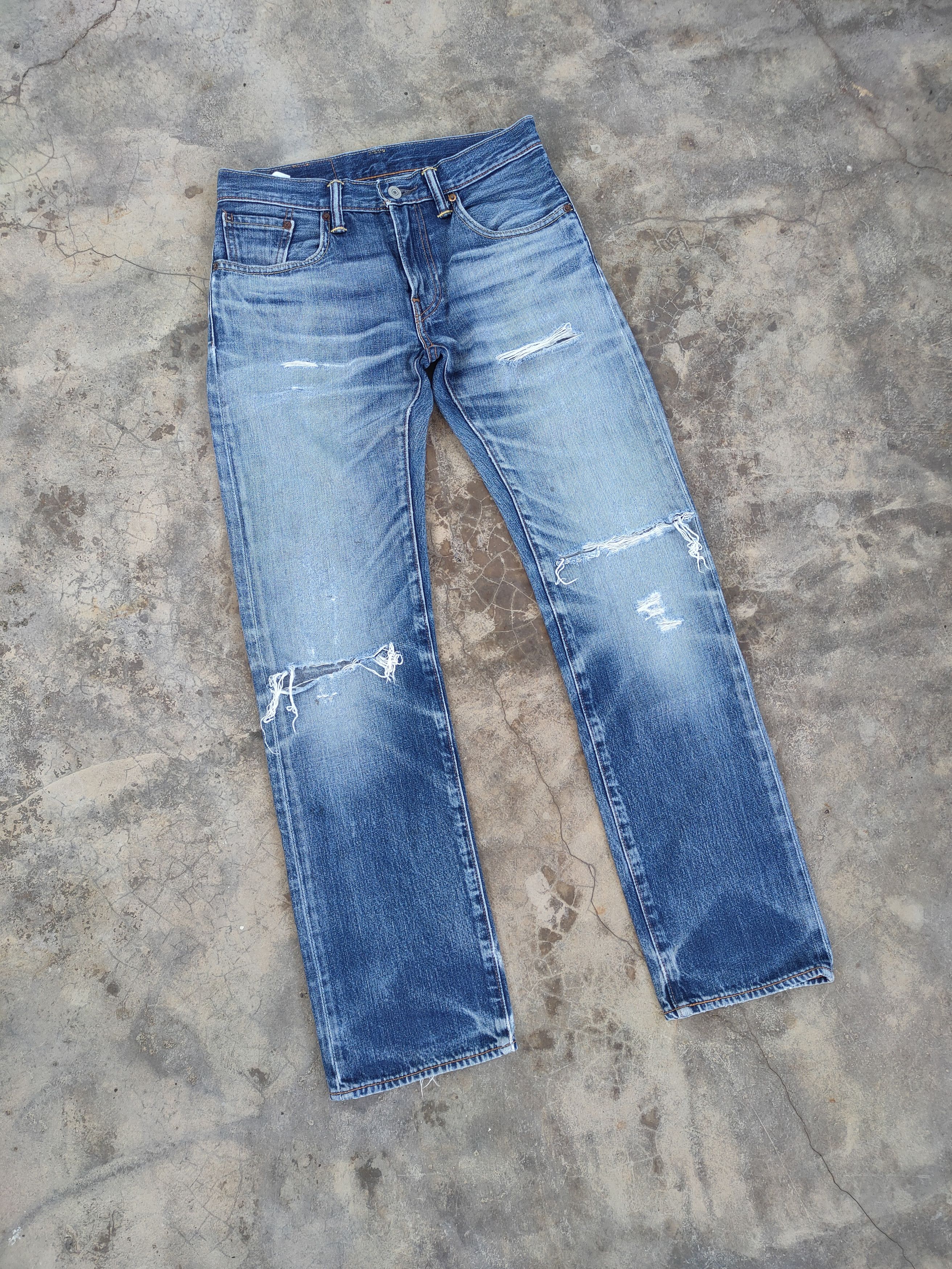 image of Distressed Denim x Jean Vintage Levi's 502 Faded Distressed Jean Denim Pants in Faded Blue (Size 30