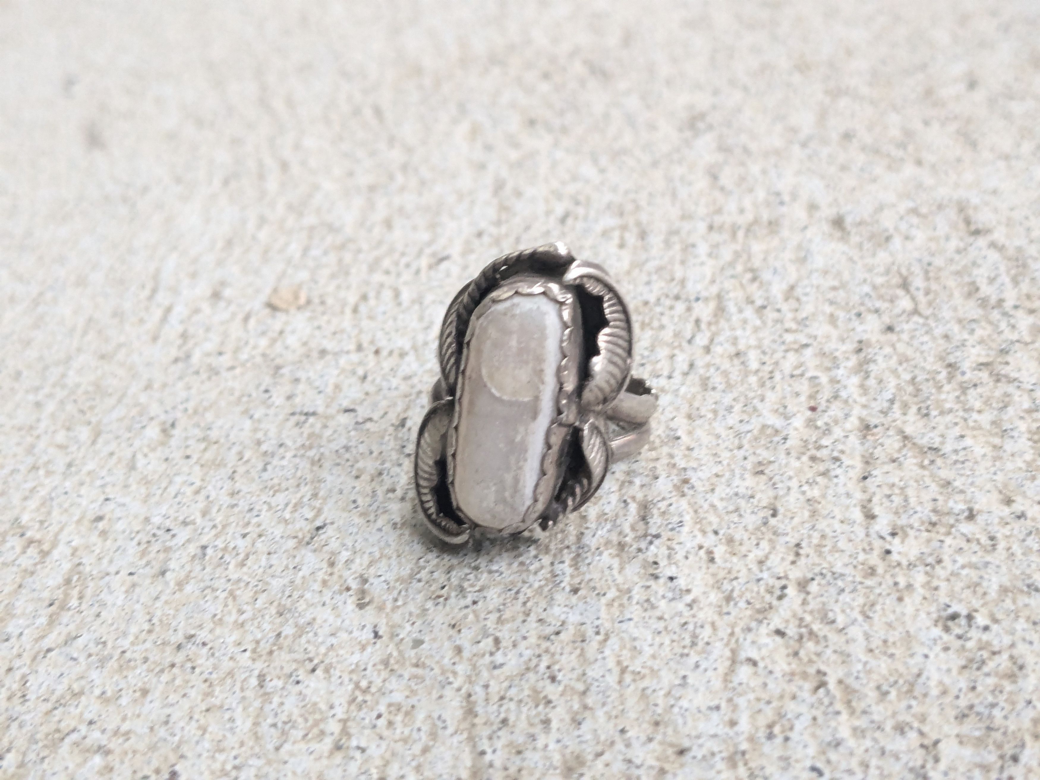 Jewelry × Sterling Silver × Vintage Vintage Sterling Silver Ring MOP Les Baker 6 Navajo Native Size ONE SIZE - 2 Thumbnail