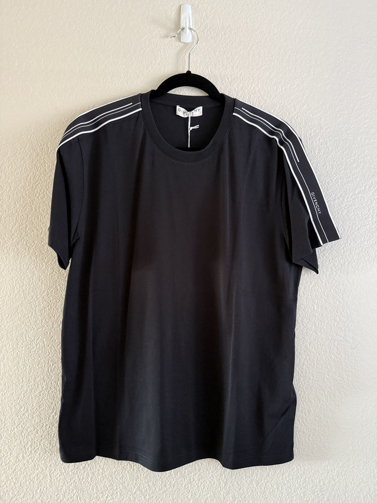 Givenchy BNWT Givenchy Black Elastic Band T-Shirt size Small Size US S / EU 44-46 / 1 - 1 Thumbnail
