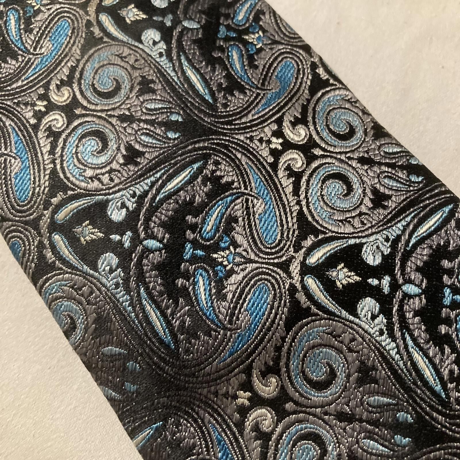 Van Heusen NWOT Van Heusen Paisely Tie 58/3.5 Size ONE SIZE - 2 Thumbnail