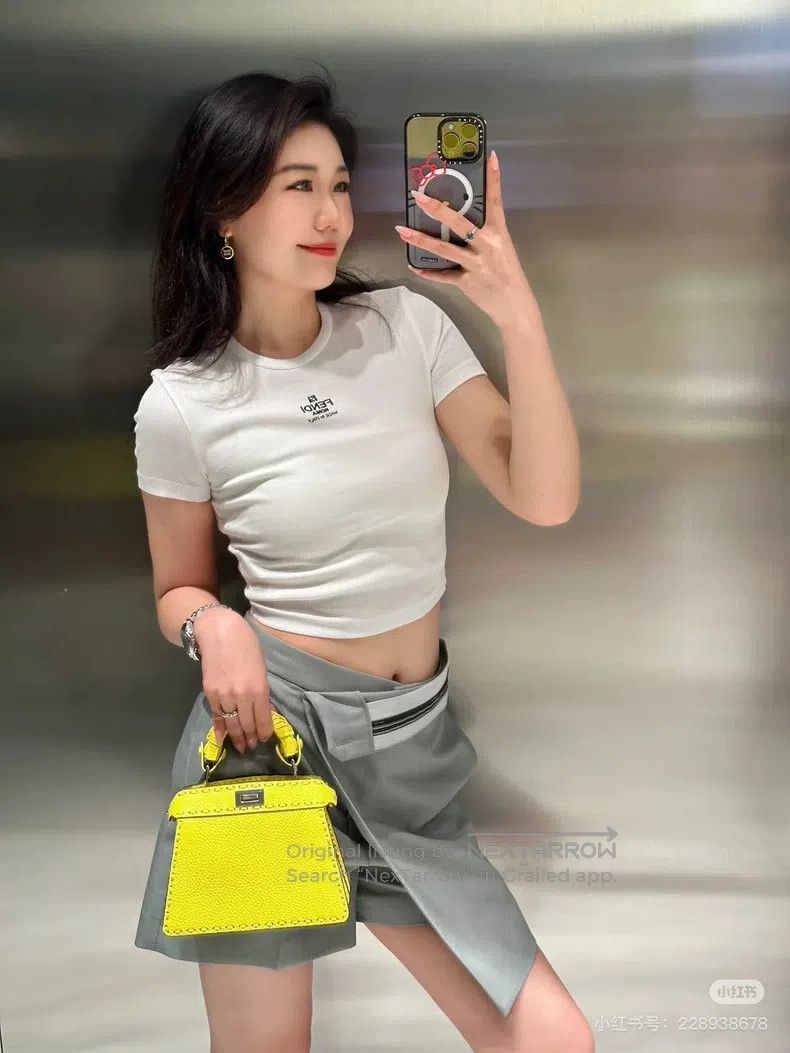 Fendi Fendi White short sleeve small logo knit top Size M / US 6-8 / IT 42-44 - 5 Thumbnail