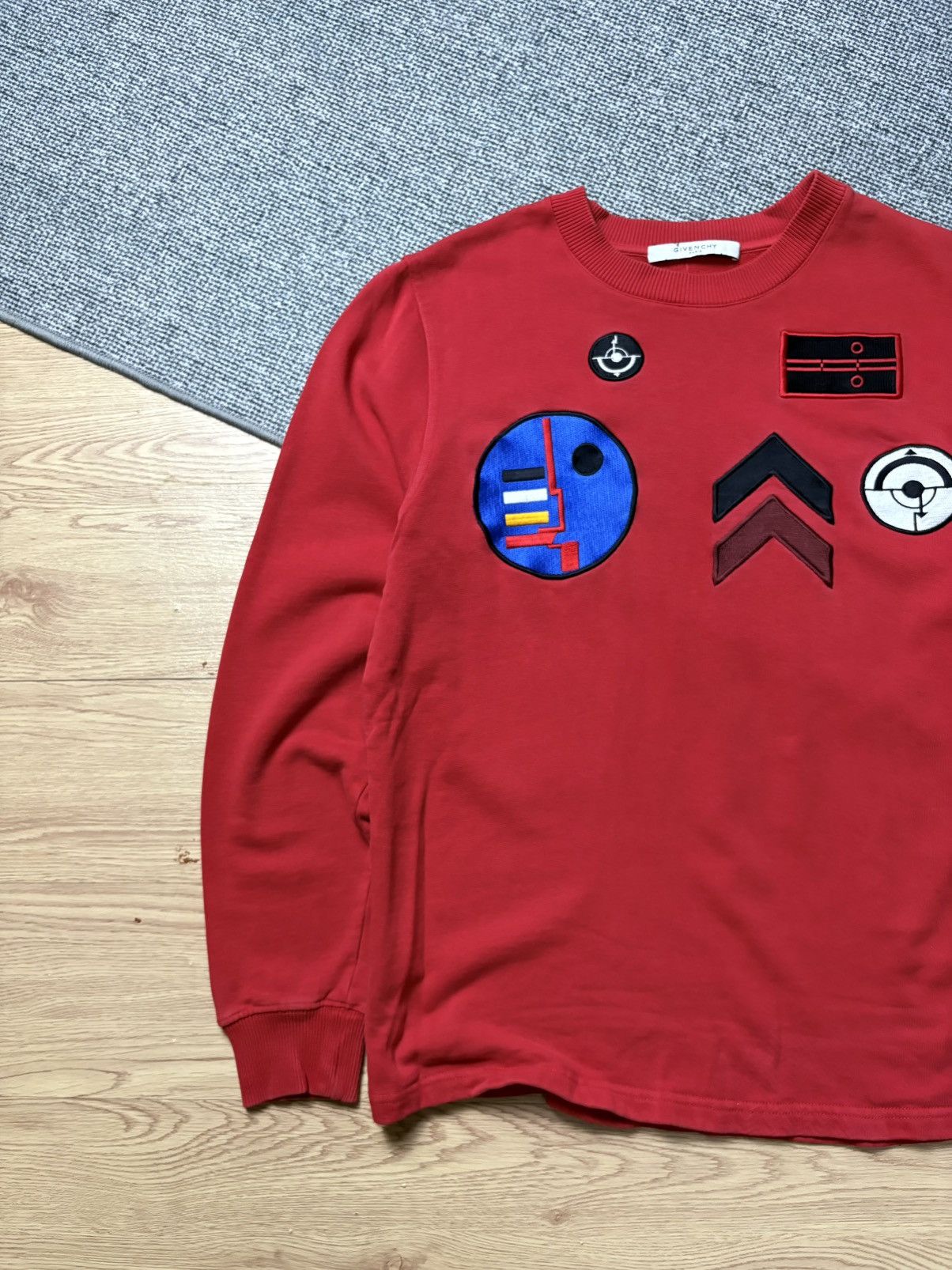 Givenchy Givenchy Embroidery Patch Crewneck Size US L / EU 52-54 / 3 - 3 Thumbnail