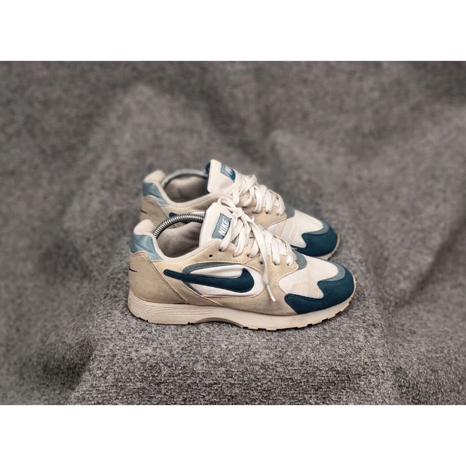 Nike VINTAGE Nike Outburst Sneaker Womens 8 White Blue 90s Casual Canvas Low Top Vintage 96's Nike Outburst Sneakers Size US 8 / IT 38 - 6 Thumbnail