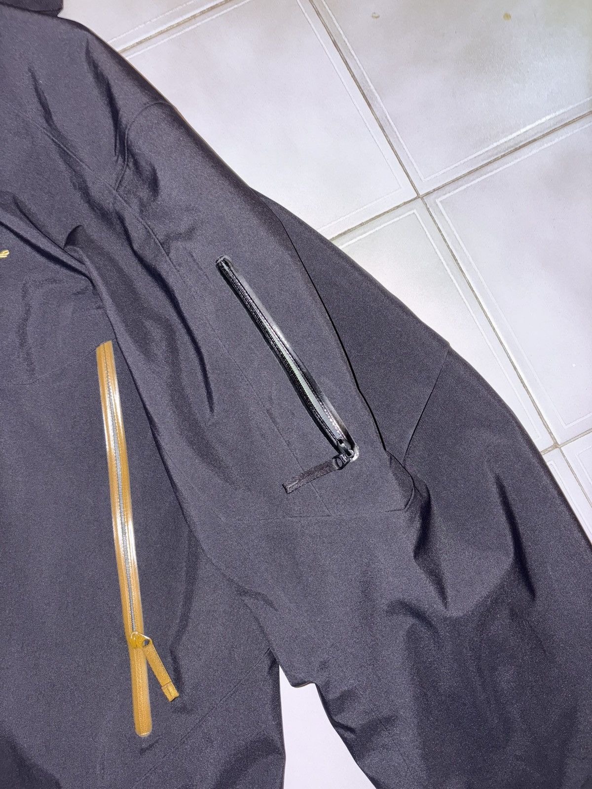 Arc'teryx Arc’teryx Saber AR 24k Gold Jacket Size US L / EU 52-54 / 3 - 11 Thumbnail