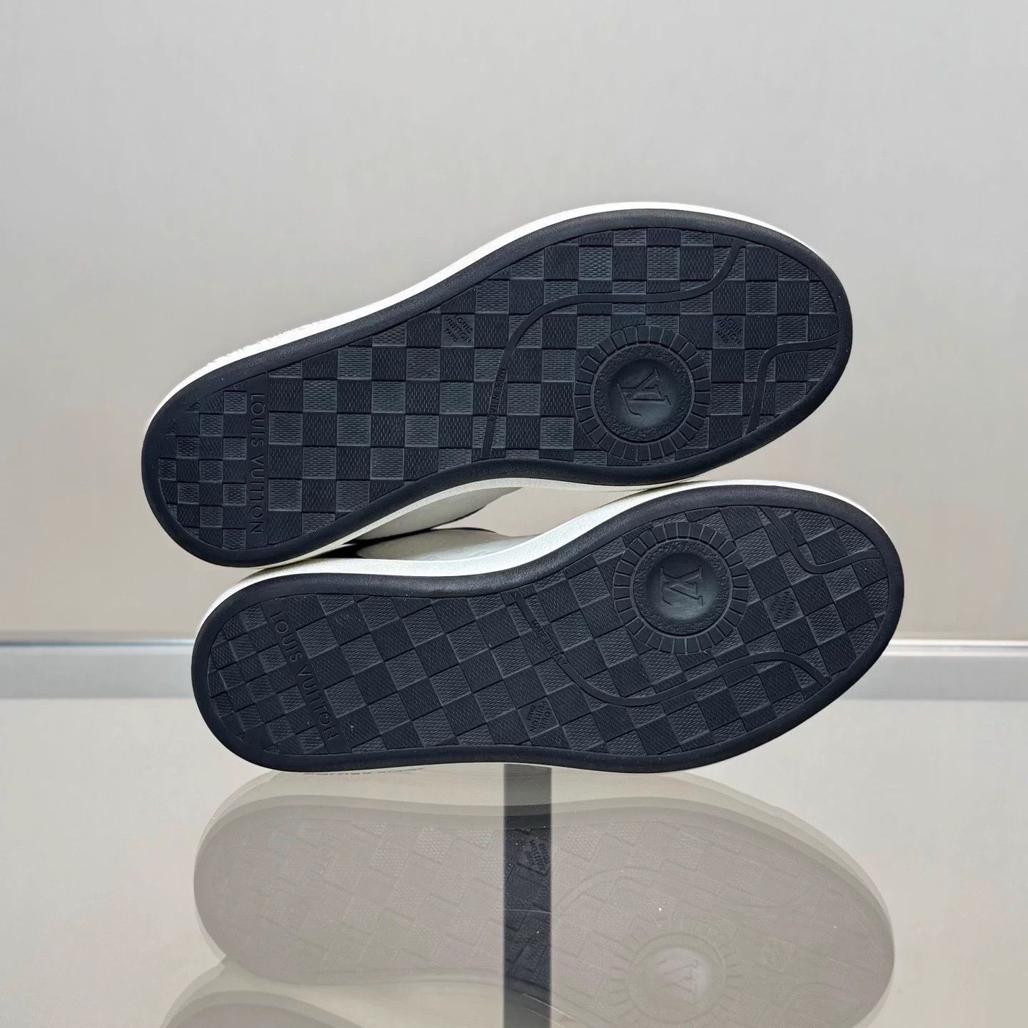 Louis Vuitton LV GROOVY PLATFORM B/W Monogram embossed sneakers 37.5 98 Size US 7 / IT 37 - 7 Thumbnail