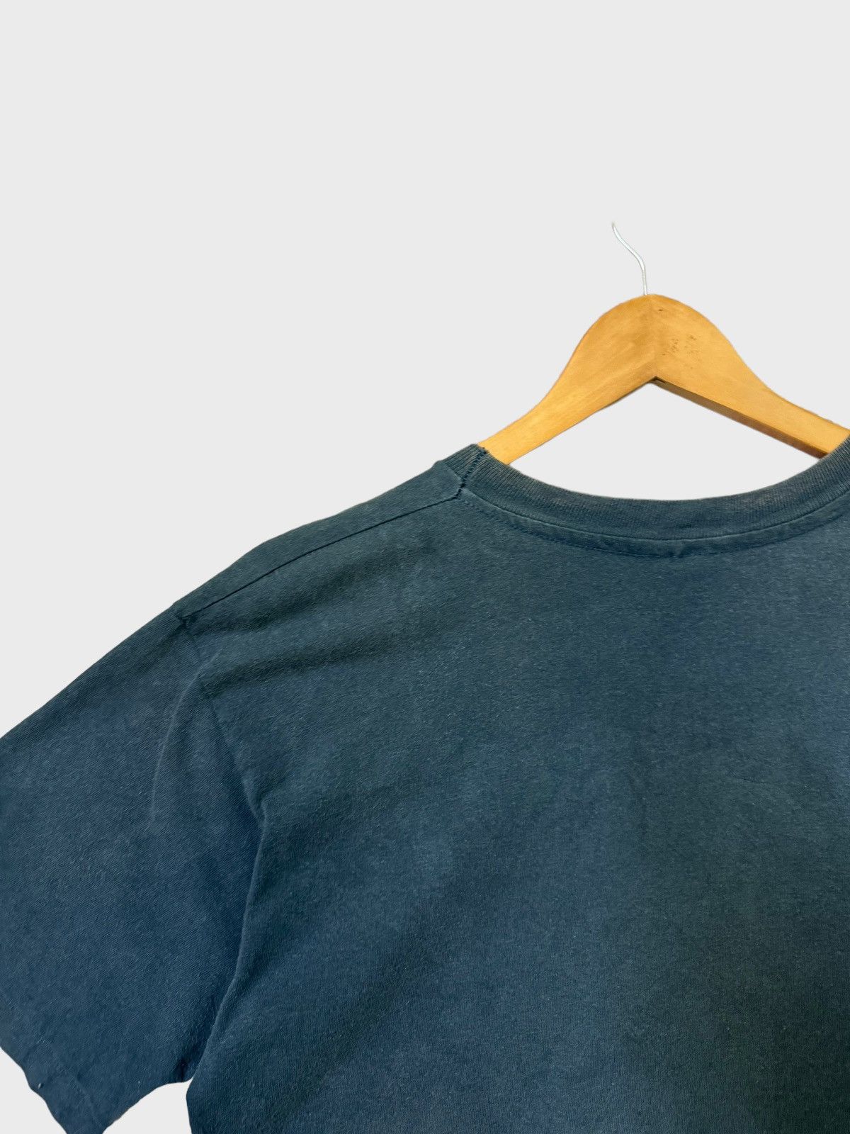 Vintage VINTAGE SHARK & RAY TOOL FADED NAVY SINGLE STITCH TEE Size US M / EU 48-50 / 2 - 9 Thumbnail