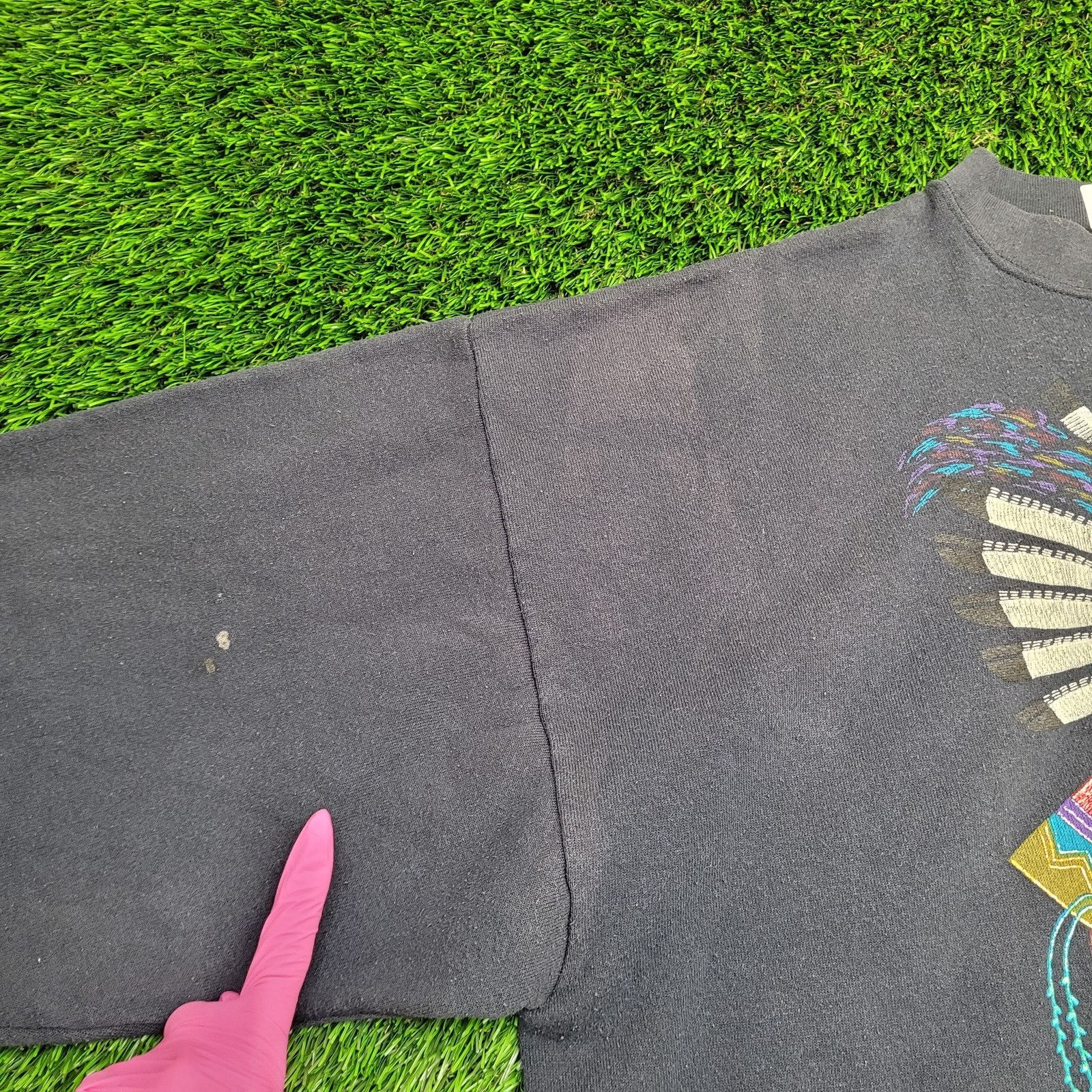 Tultex Vintage Native-American Sweatshirt Womens 2XL 26x26 Boxy Size XXL / US 16-18 / IT 52-54 - 4 Thumbnail