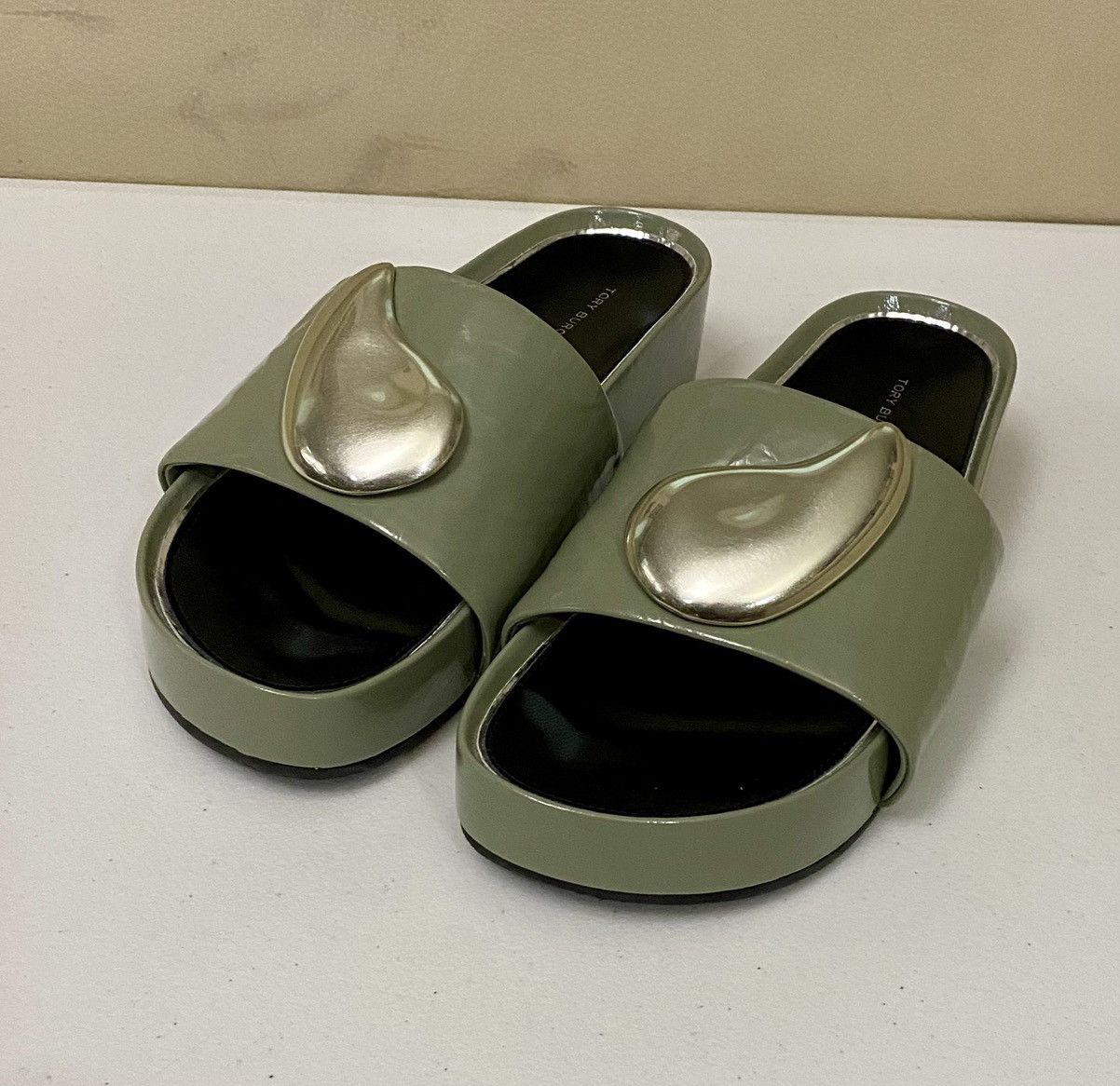 Tory Burch Tory Burch Patos Slide Crinkle Leather Metal Plate 8.5 New Size US 8.5 / IT 38.5 - 2 Thumbnail