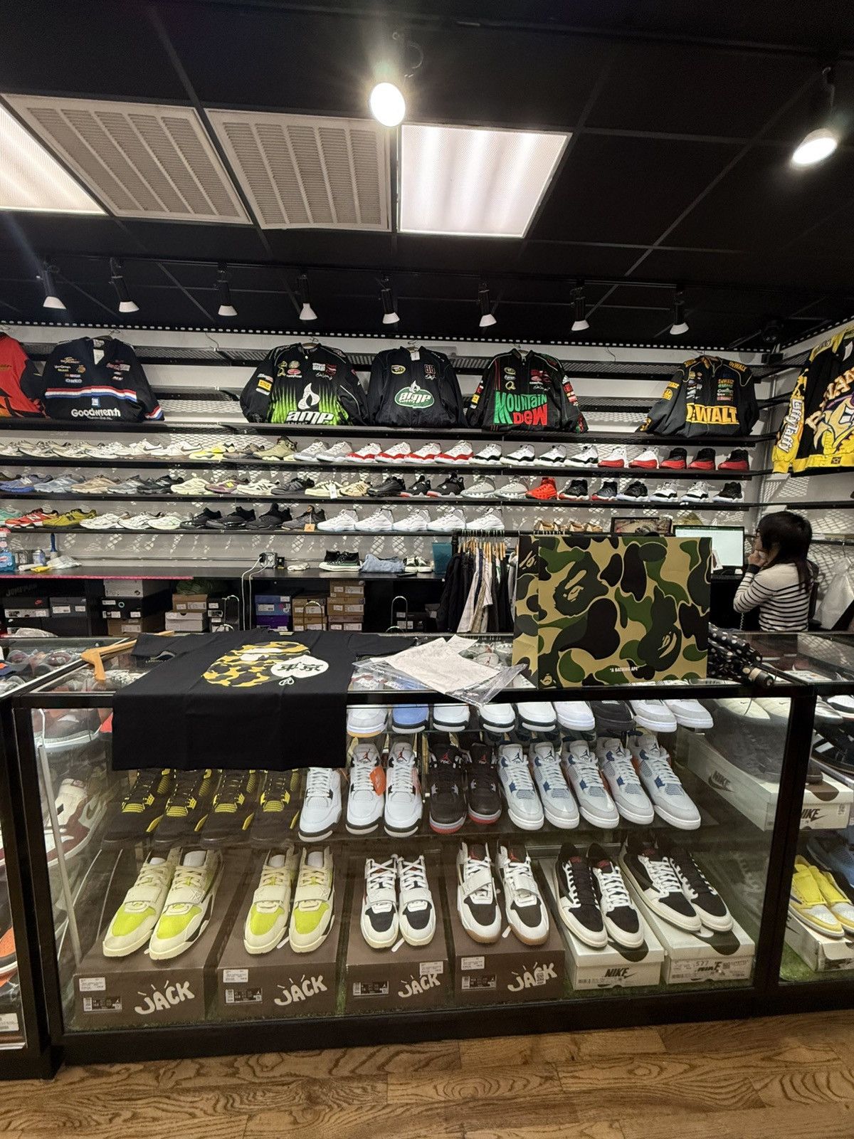 Bape BAPE Japan Exclusive Tee – Shibuya Store Edition (Deadstock) Size US M / EU 48-50 / 2 - 3 Thumbnail