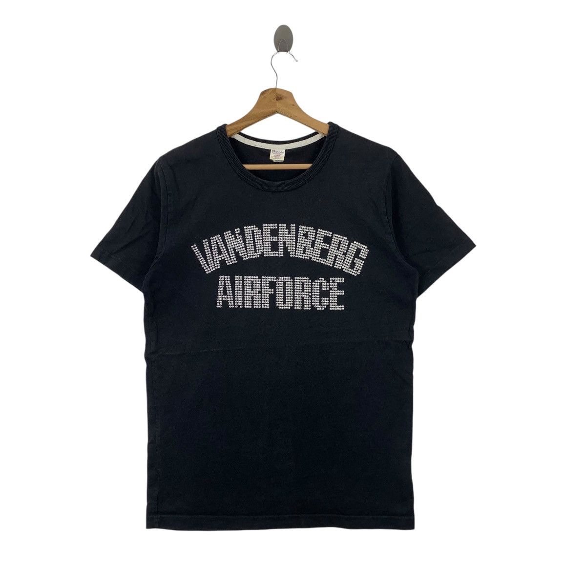Vintage Vintage USAF Vandenberg Airforce Tee Shirt Size US L / EU 52-54 / 3 - 1 Thumbnail