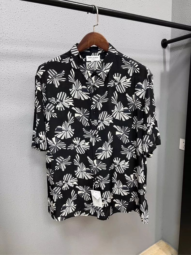 Saint Laurent Paris Saint Laurent Paris size 41 Origami shirt 2504-Nextarrow Size US XS / EU 42 / 0 - 1 Thumbnail