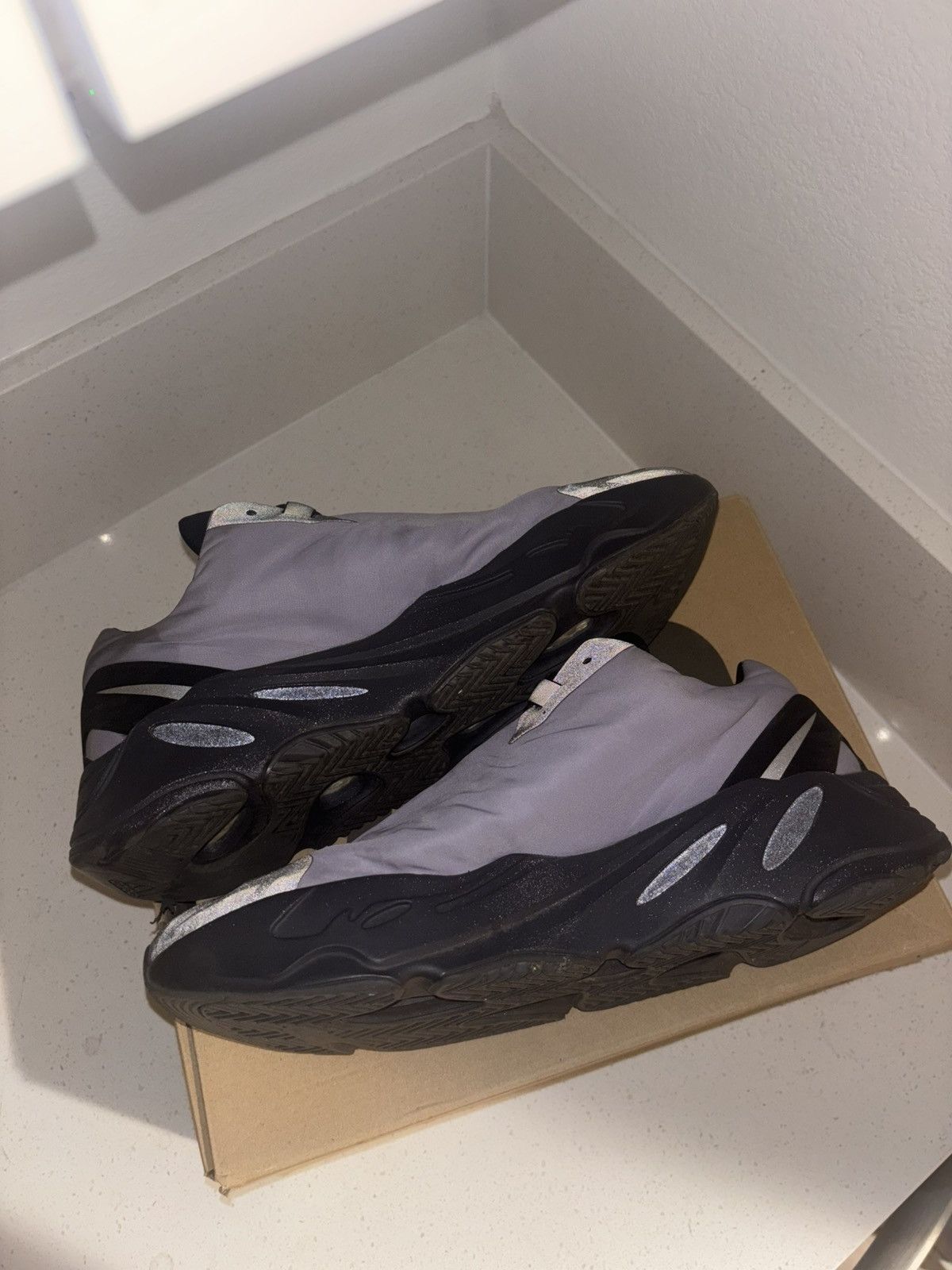 Yeezy Yeezy Boost 700 MNVN Size US 11 / EU 44 - 3 Thumbnail