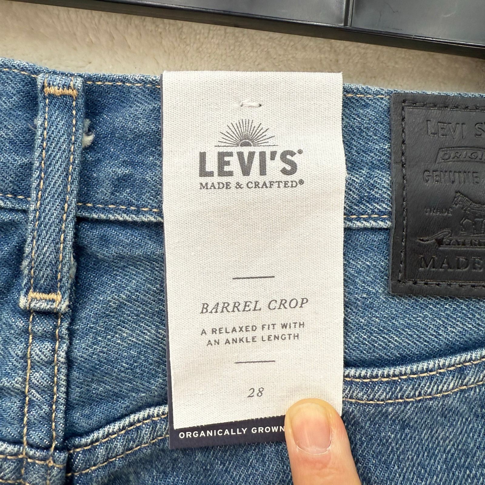 Levi's LEVI'S WOMEN'S 28 MADE & CRAFTED LMC BARREL CROPPED PREMIUM Size 28" / US 6 / IT 42 - 9 Thumbnail