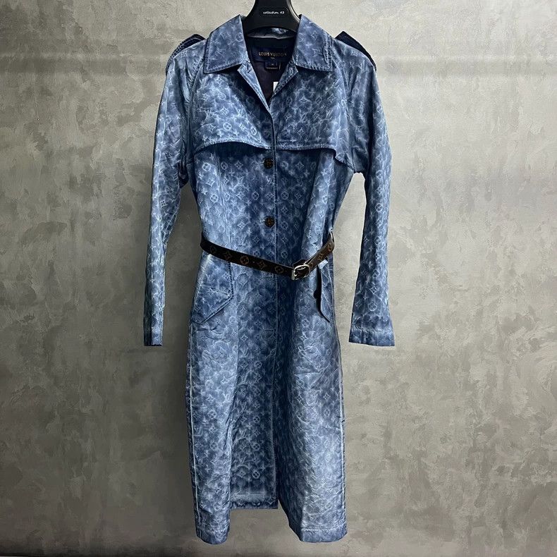 Louis Vuitton Louis Vuitton Windbreaker jacket with blue presbyopic logo Size XS / US 0-2 / IT 36-38 - 1 Thumbnail