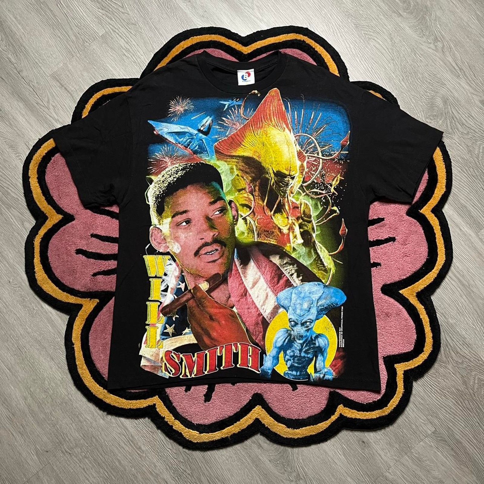 image of Movie x Rap Tees Backstock Co Will Smith Independence Day Graphic Rap T-Shirt in Black (Size XL)