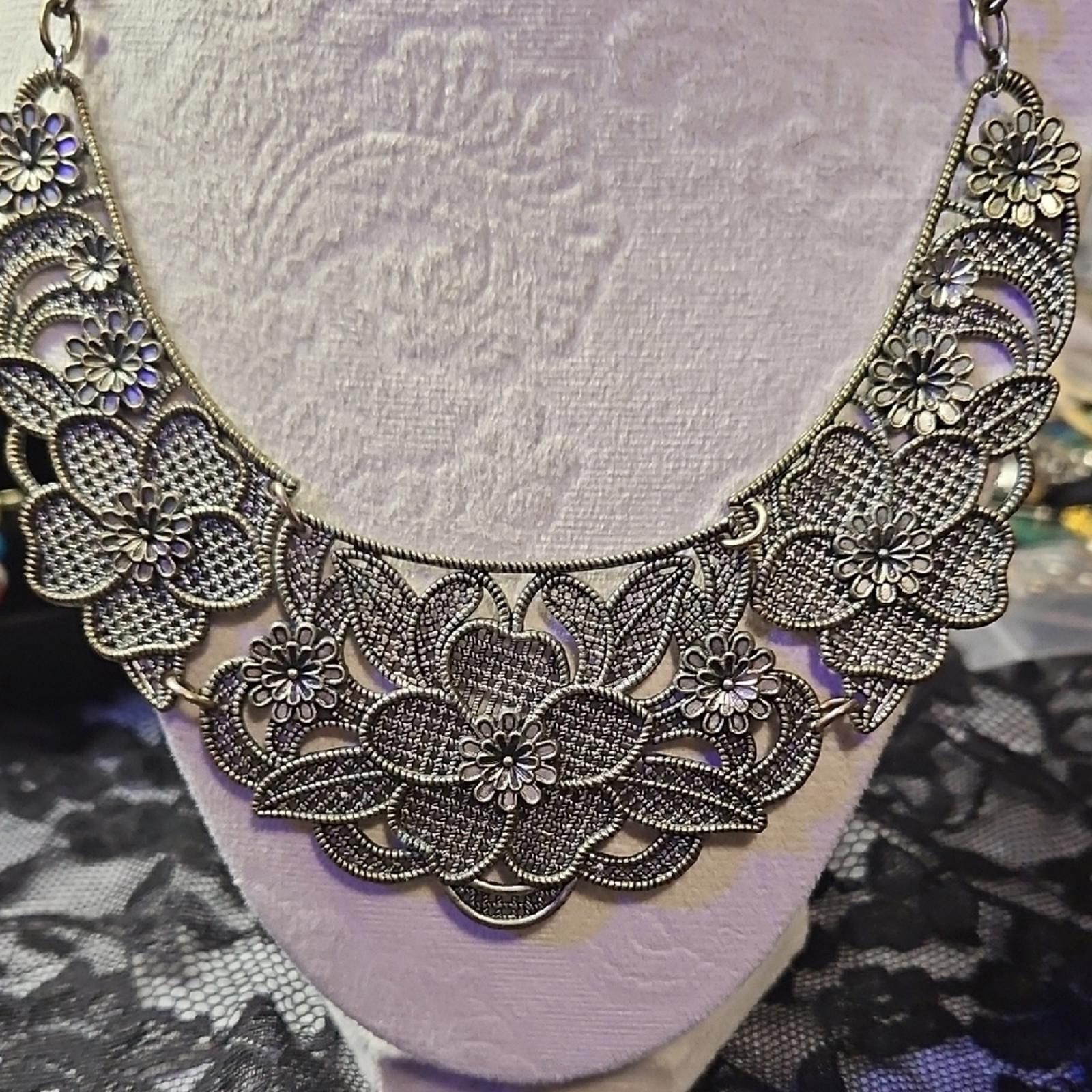 Other Elegant Silver Floral Necklace Size ONE SIZE - 1 Thumbnail