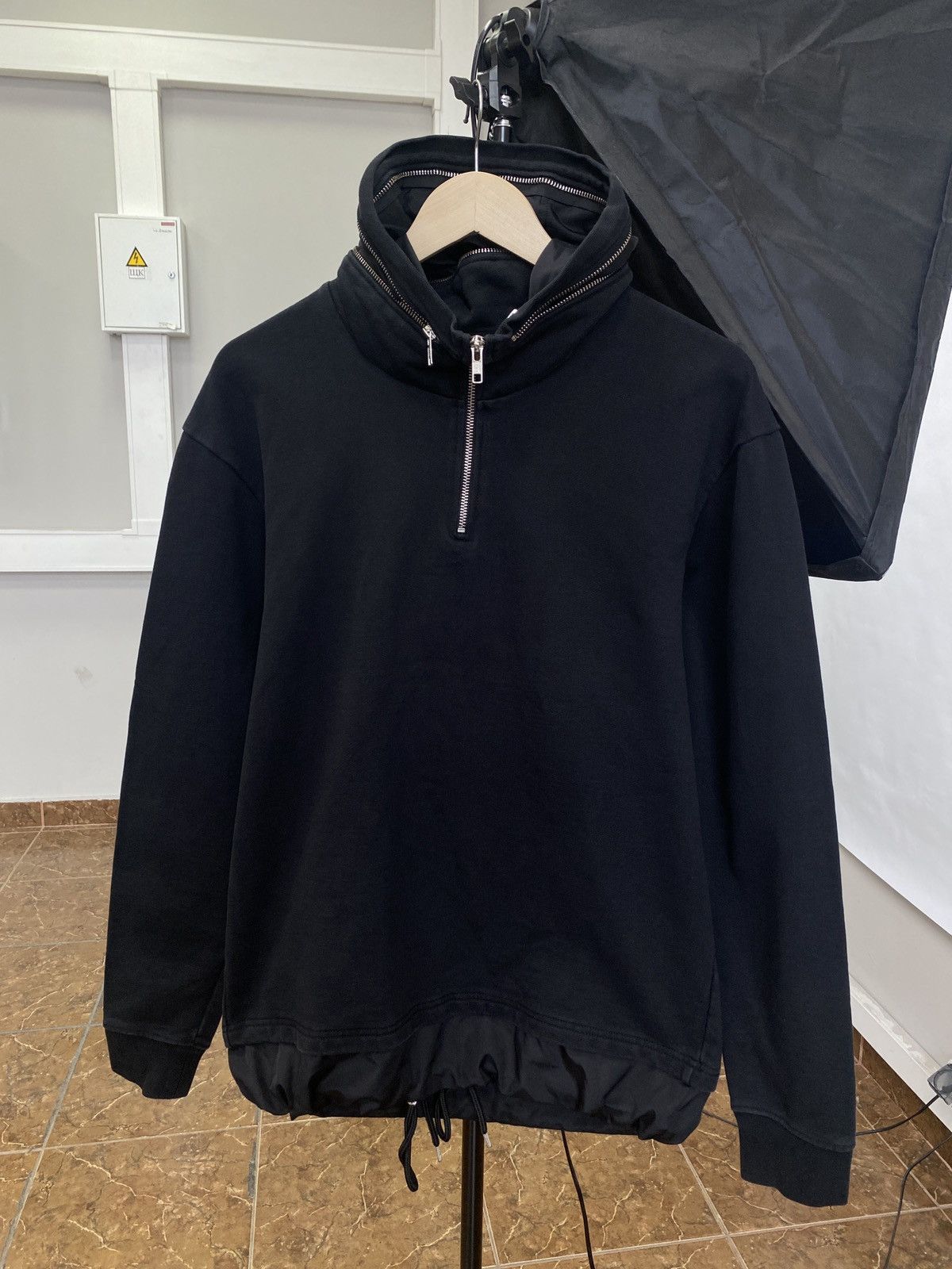 Alexander McQueen Y2K Alexander McQueen Zipped Collar Black Hoodie Rare Retro Size US S / EU 44-46 / 1 - 1 Thumbnail