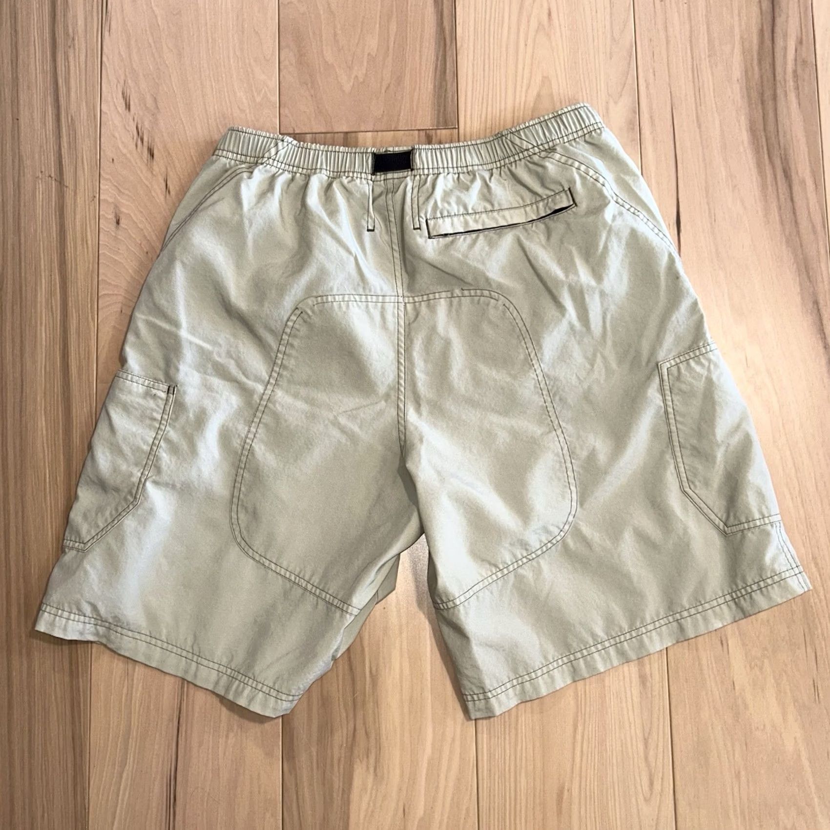 Nike VINTAGE Nike ACG Shorts Men’s Large Tan Unlined 9” Inseam *Stain Size US 33 - 4 Thumbnail