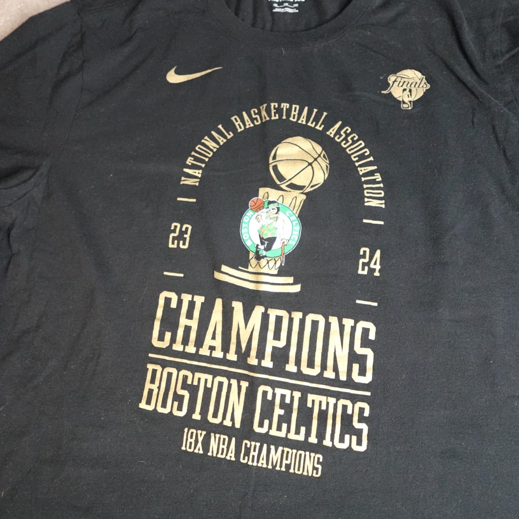 Nike Nike Shirt 2XL Black Boston Celtics Champions T-Shirt Men Nike Dri-FIT Short Sleeve Crew Neck Regular 2XL Black Size US XXL / EU 58 / 5 - 2 Thumbnail