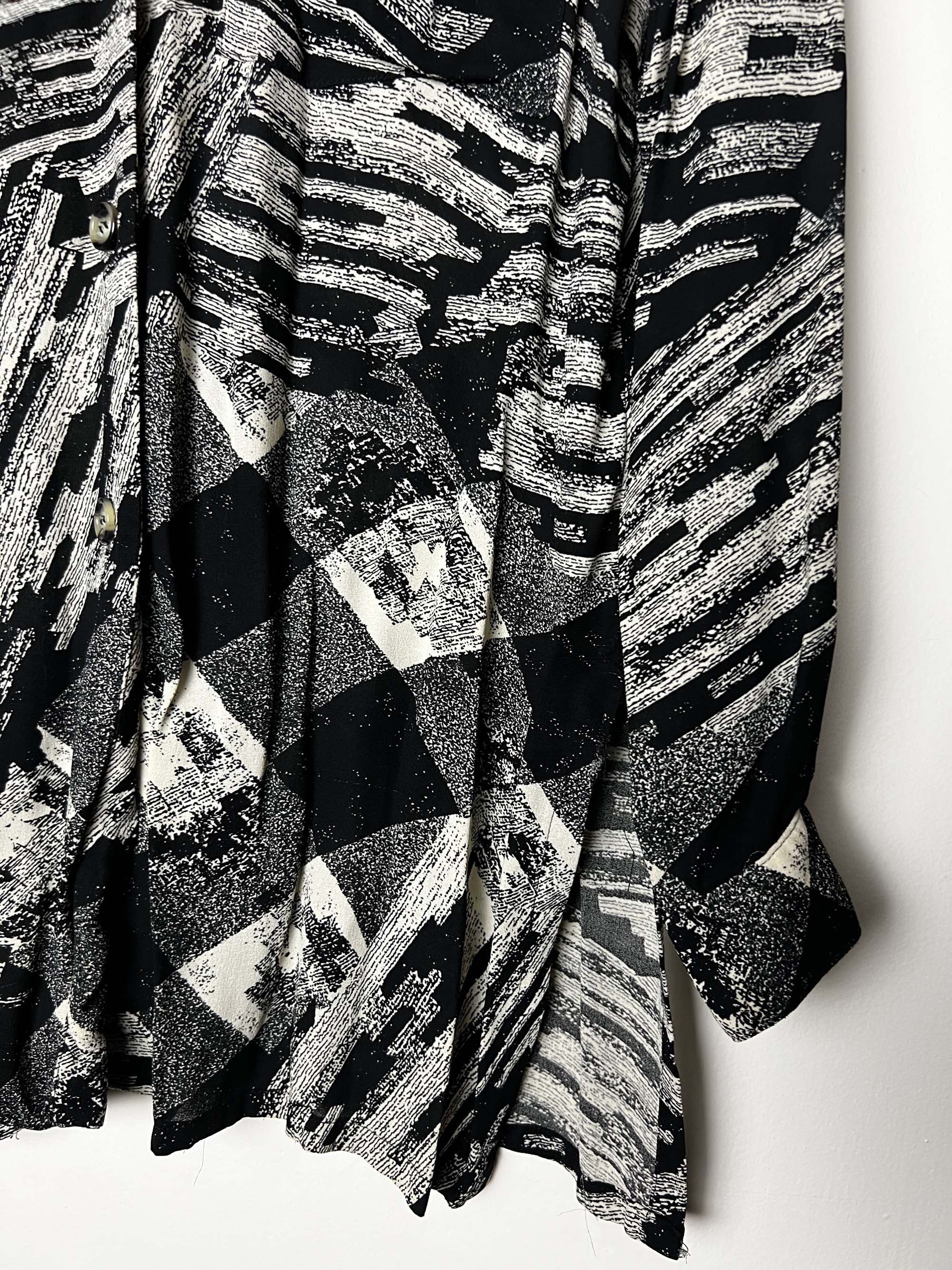 Jones New York Vintage 1990's Jones New York Geometric Button Up Blouse Size M / US 6-8 / IT 42-44 - 7 Thumbnail