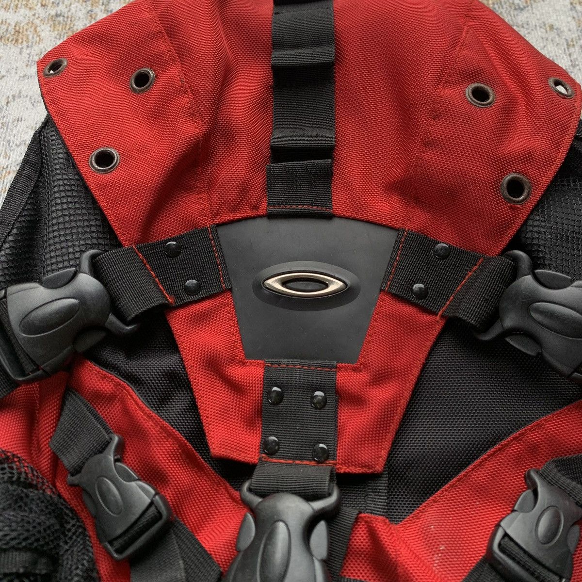 Oakley Vintage Rare Oakley Icon Backpack 1.0 Black Red - Y2K Bag Size ONE SIZE - 5 Thumbnail