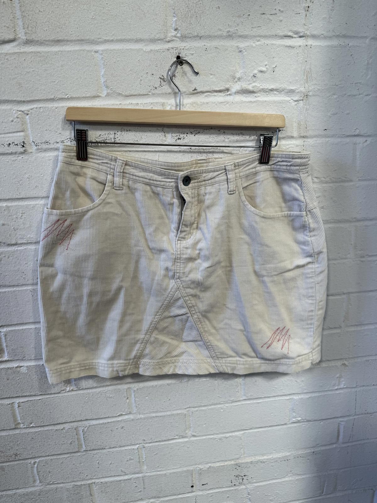 FatFace Fat Face Women's White Mini Skirt Size 14 Size 32" / US 10 / IT 46 - 2 Thumbnail