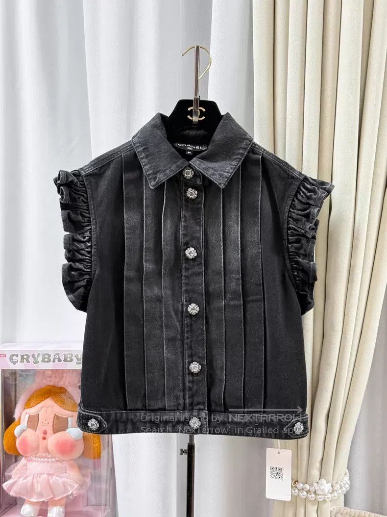 Chanel Chanel Ruffled pleated short glazed buckle sleeveless lape Size XS / US 0-2 / IT 36-38 - 1 Thumbnail