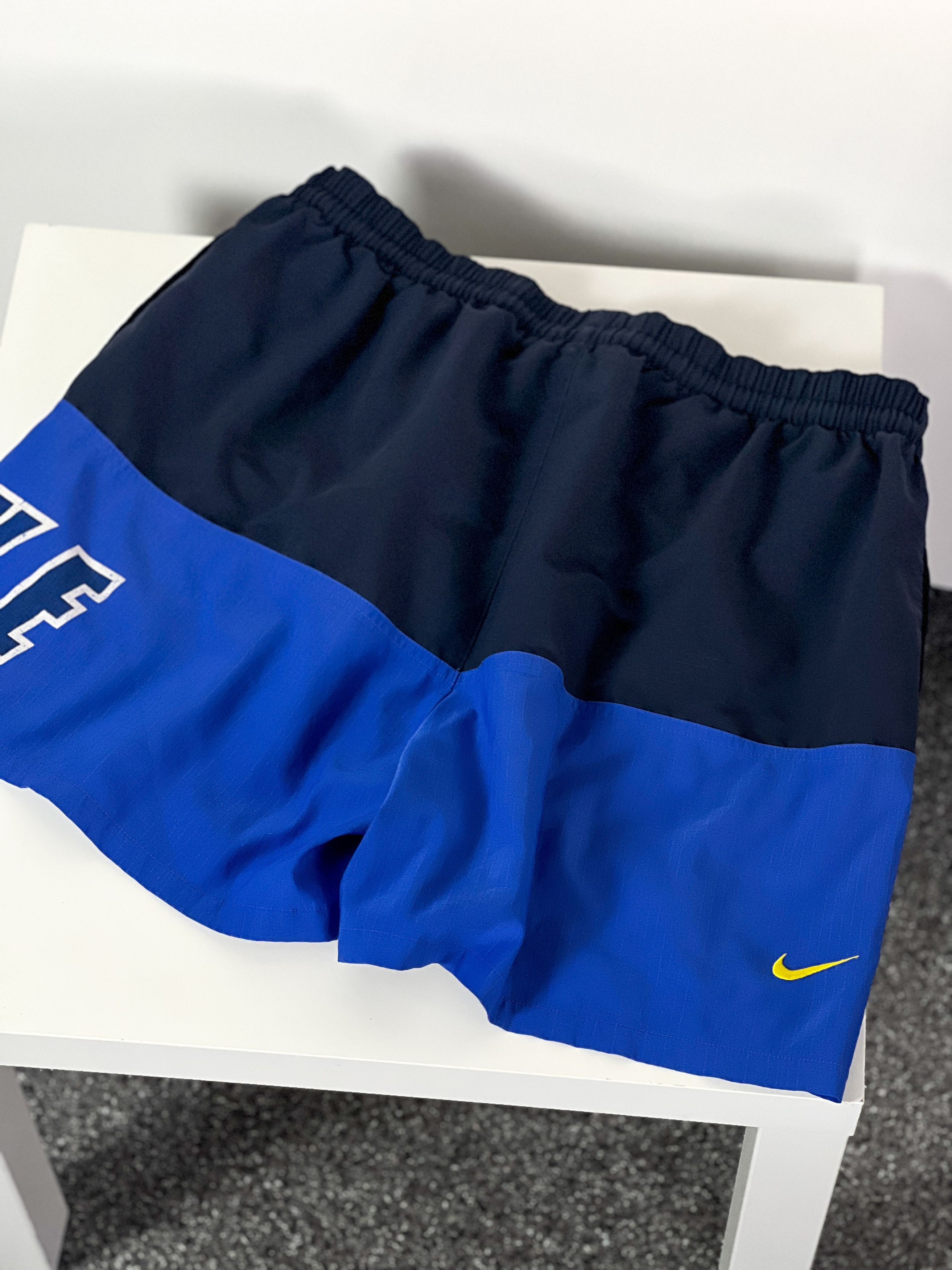 Nike Nike Vintage 90`s Men`s Shorts Size US 38 / EU 54 - 10 Thumbnail