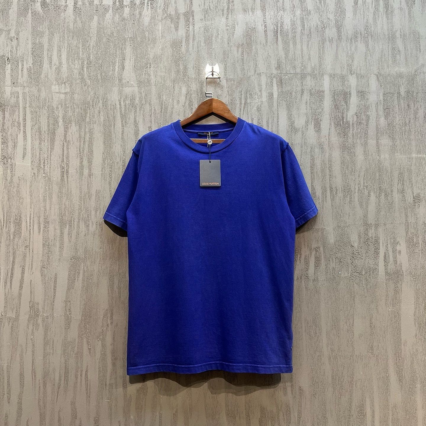 Louis Vuitton Louis Vuitton Blue Staple Edition T-Shirt Size L Size US L / EU 52-54 / 3 - 1 Thumbnail
