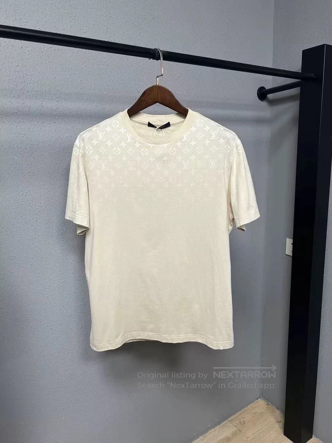 Louis Vuitton Louis Vuitton Milk Tea Gradient Logo Tee. Size US L / EU 52-54 / 3 - 1 Thumbnail