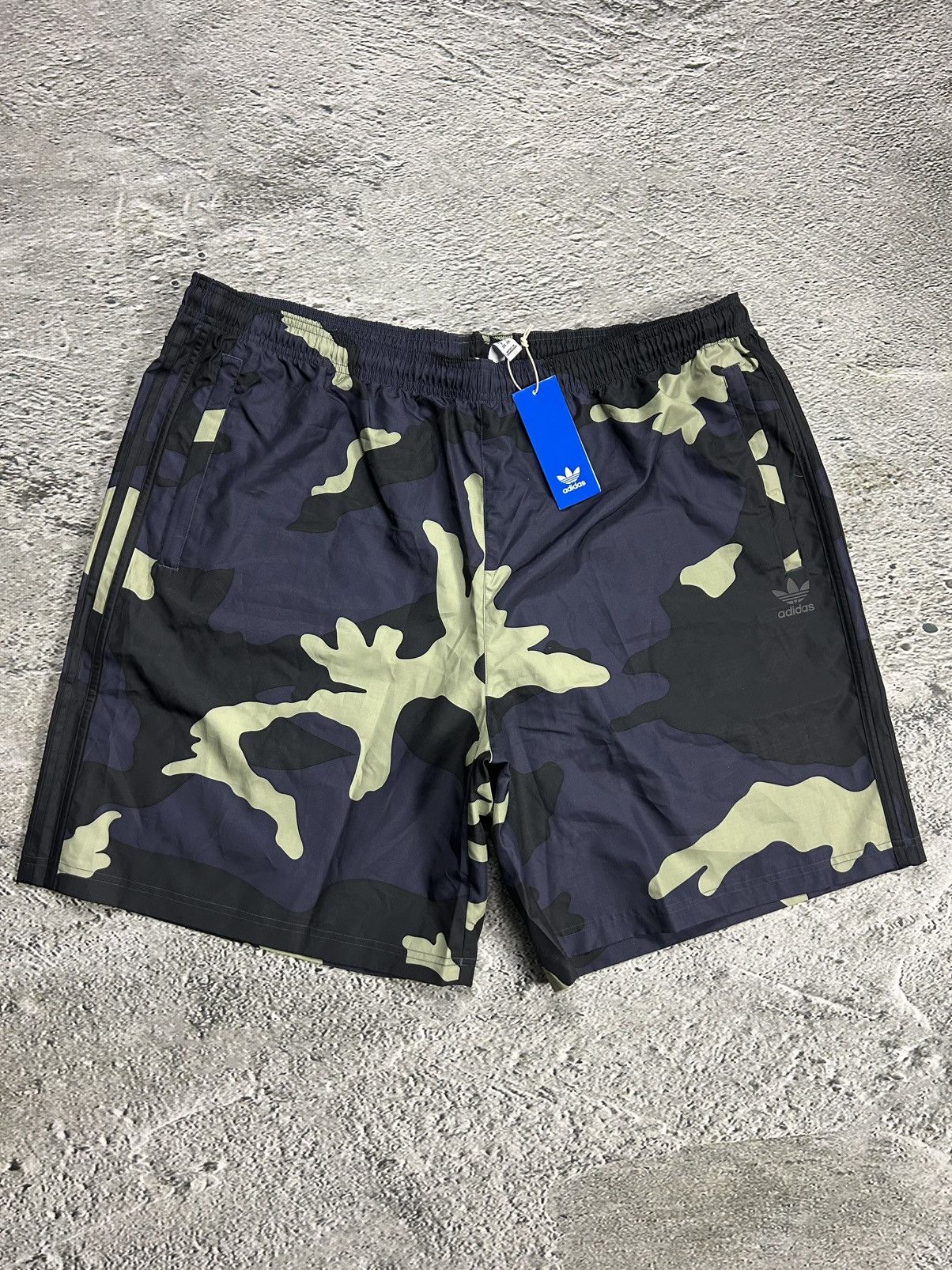 Adidas Adidas shorts camo Wov Size US 34 / EU 50 - 1 Thumbnail
