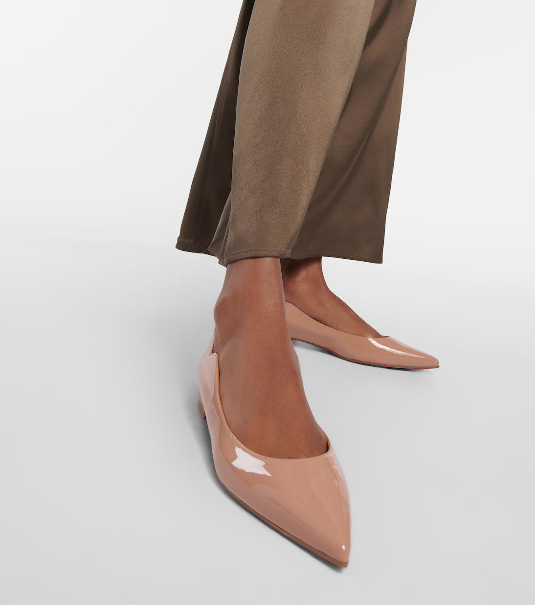 Christian Louboutin o1s1wg110126 Hot Chickita Patent Leather Balet Flat in Beige Size US 5 / IT 35 - 5 Thumbnail