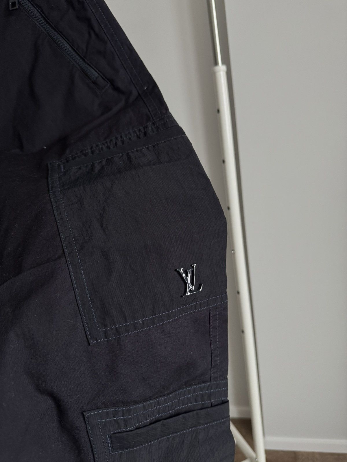 Louis Vuitton Louis Vuitton Navy Cargo Size US 32 / EU 48 - 4 Thumbnail