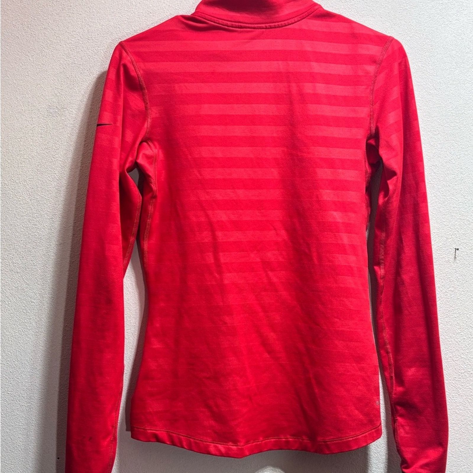 Nike Nike Women's Red Long Sleeve Half-Zip Top Size M / US 6-8 / IT 42-44 - 4 Thumbnail