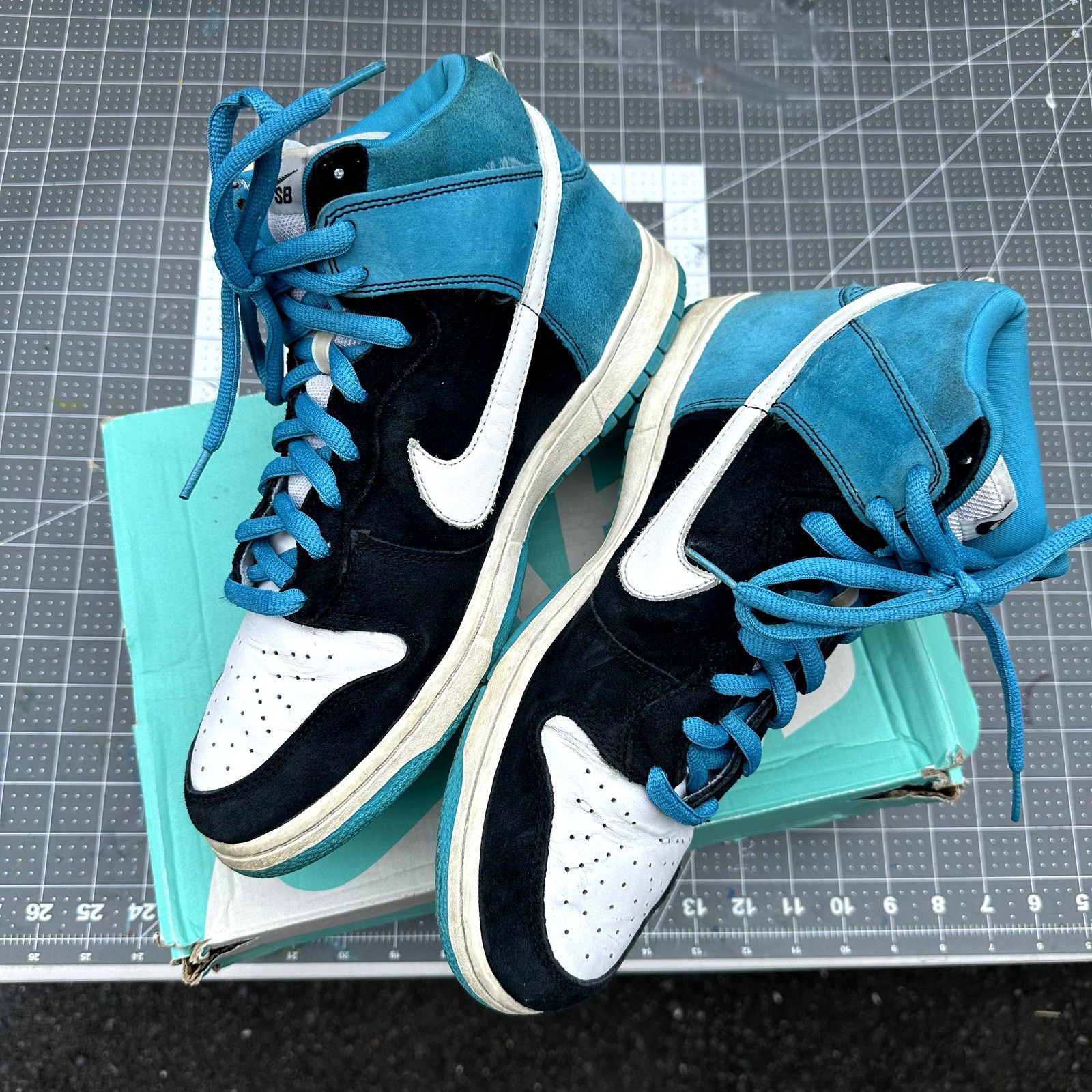 Nike SB Nike SB Dunk Low 'Send Help' Size US 11 / EU 44 - 3 Thumbnail