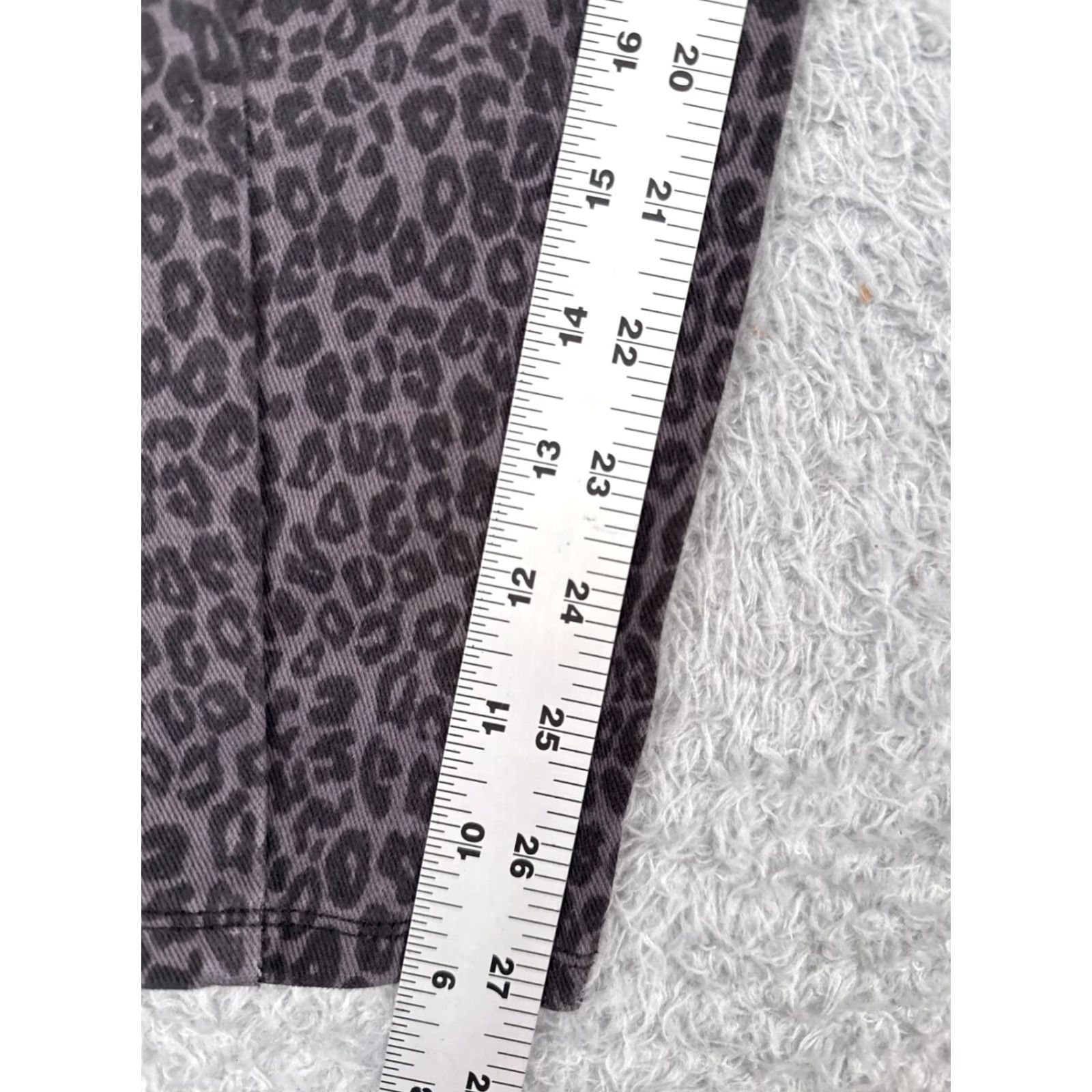 Vintage Time And Tru Jeans Women Small Gray Leopard Print Pull-On Tapered Skinny Size 28" / US 6 / IT 42 - 6 Thumbnail