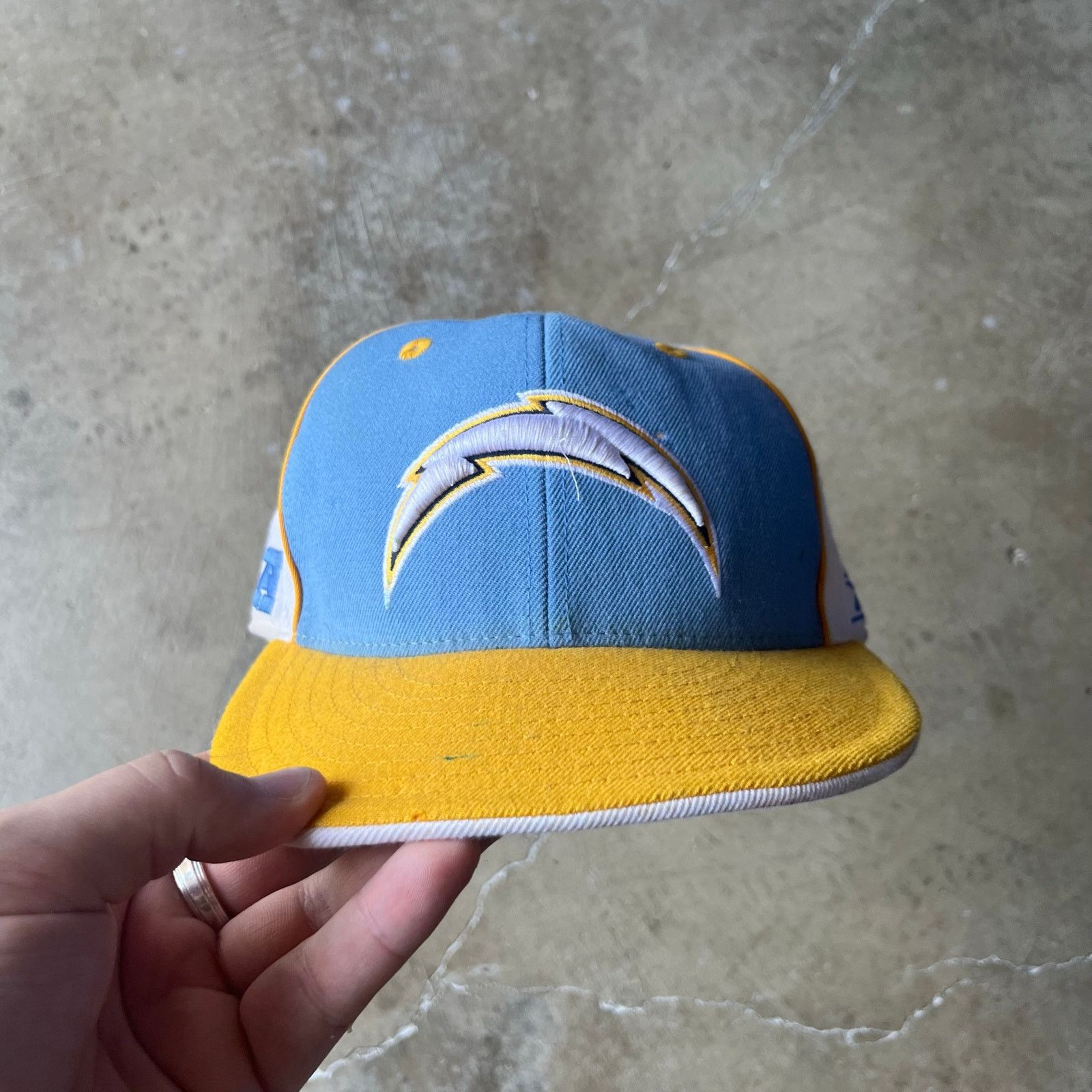 Vintage LOS ANGELES CHARGER FITTED HAT 7 3/8 REEBOK 00S Size ONE SIZE - 1 Thumbnail