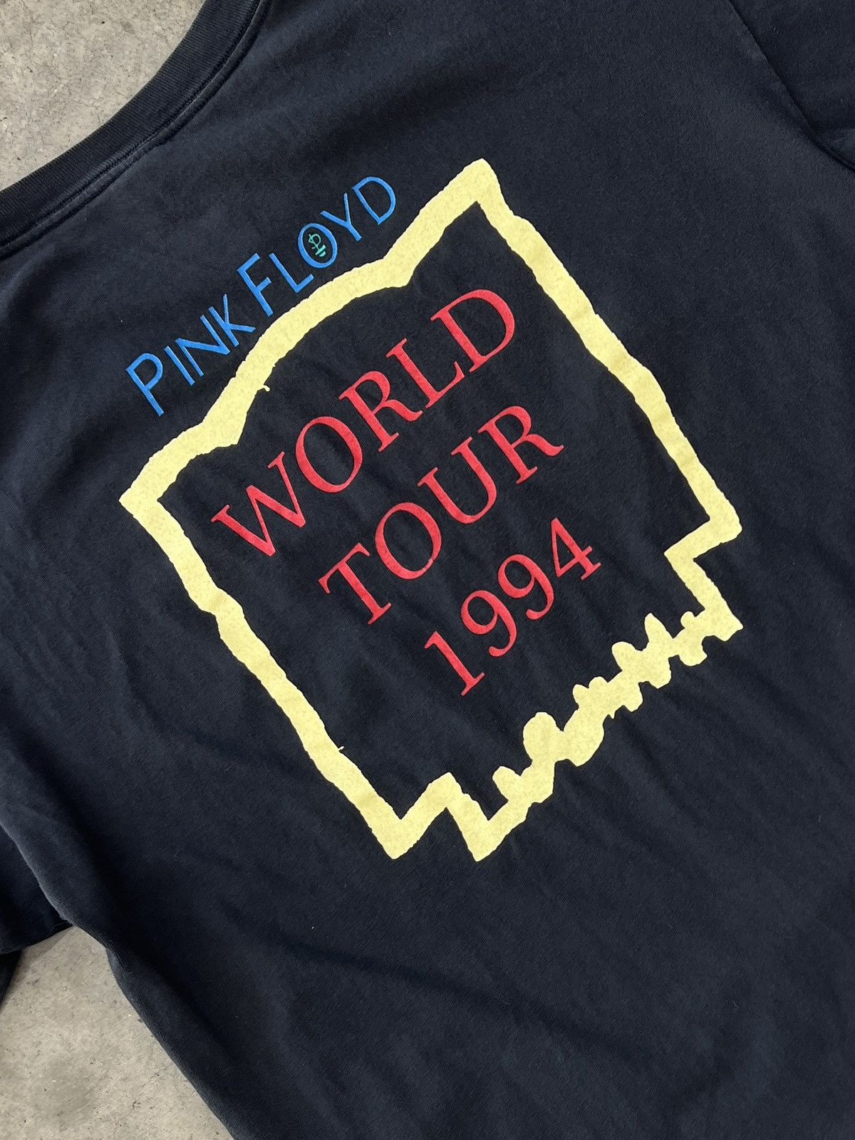 Band Tees Vintage 1994 Pink Floyd World Tour Band Tee Single Stitch XL Size US XL / EU 56 / 4 - 4 Thumbnail