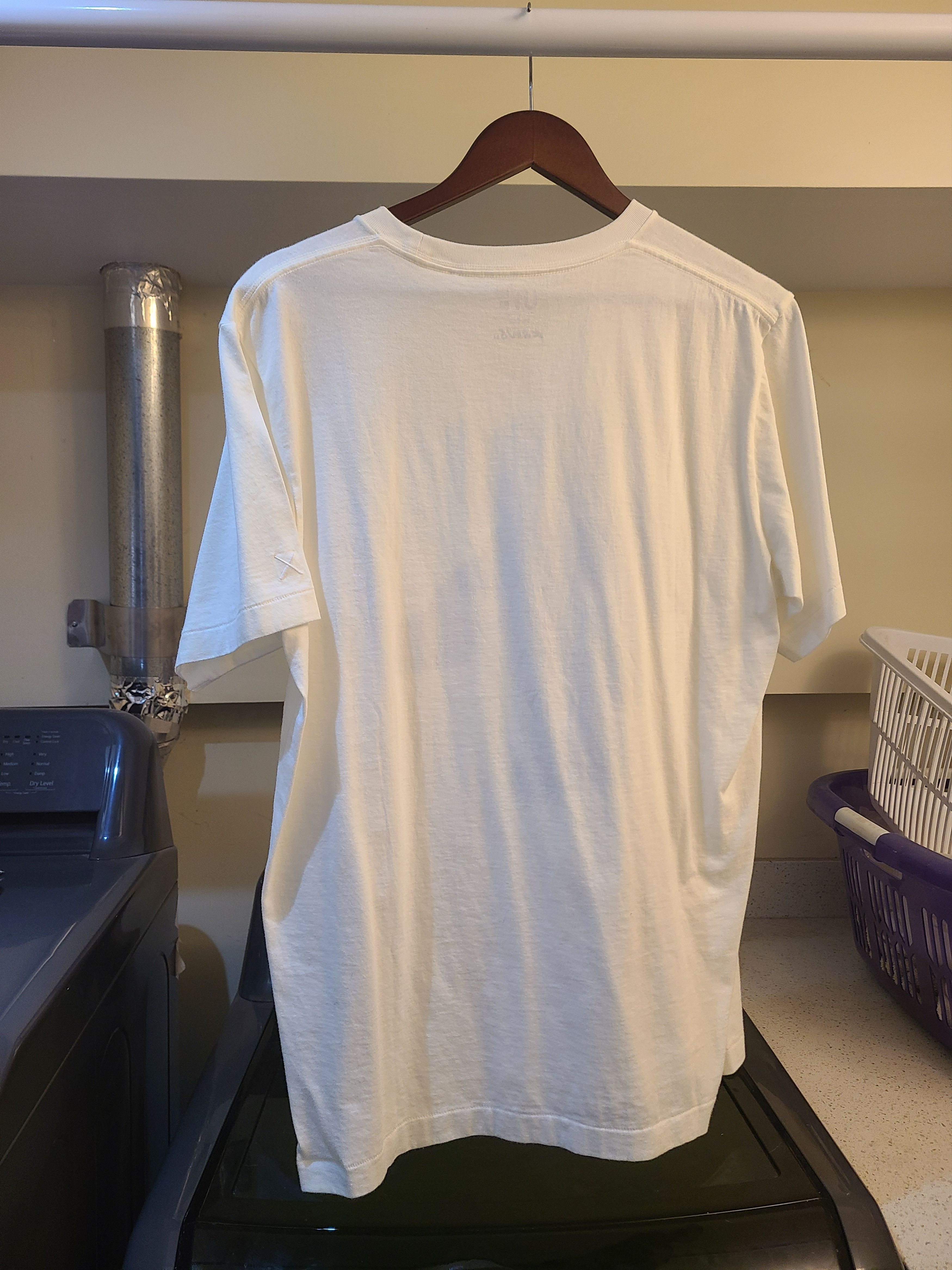 Uniqlo Uniqlo x Kaws Size US L / EU 52-54 / 3 - 2 Thumbnail