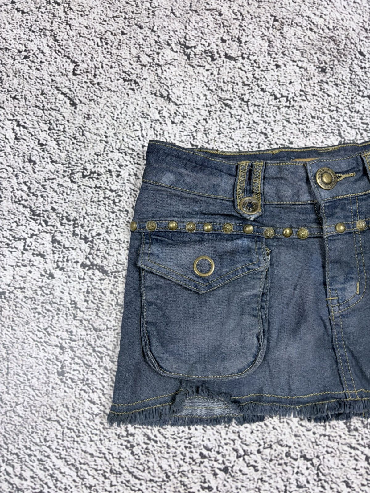 Japanese Brand Vintage Y2K Denim Cargo Mini Skirt Low Rise Distressed Size 25" / US 0 / IT 36 - 2 Thumbnail
