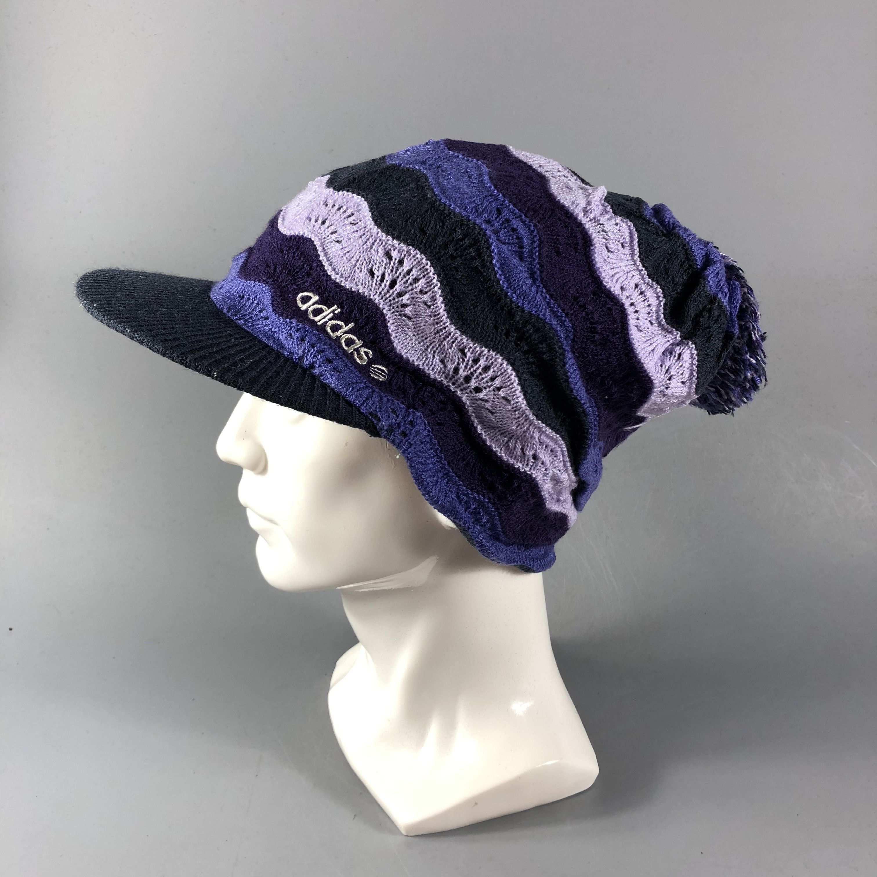 Vintage Adidas Bobble Visor Beanie Snowcap Snow Hat B650 Size ONE SIZE - 1 Thumbnail