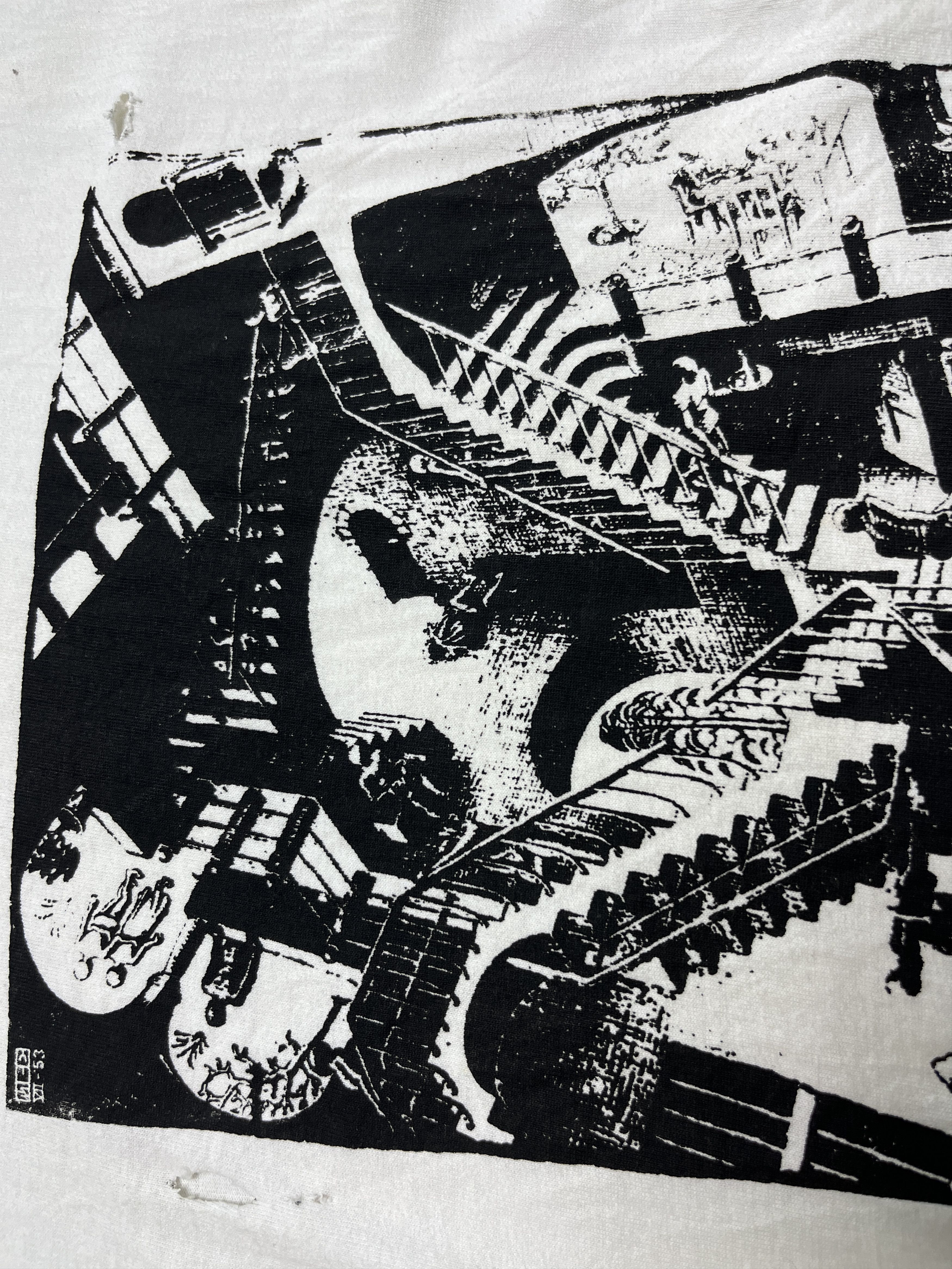 Vintage 1990s MC ESCHER "RELATIVITY & STARS" ART TEE - 838 Size US L / EU 52-54 / 3 - 5 Thumbnail