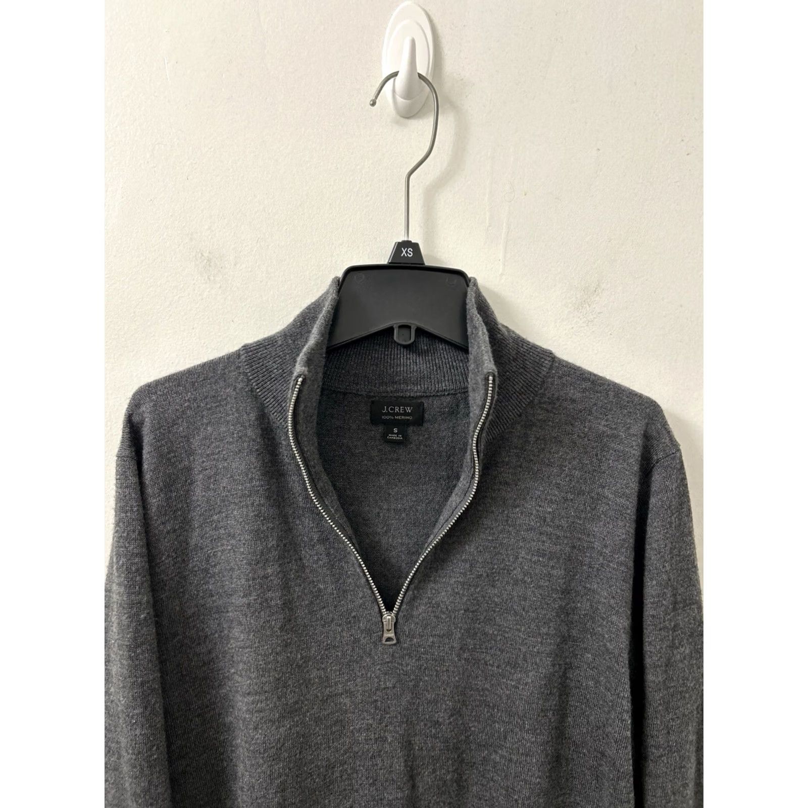 Vintage J Crew Quarter-Zip Mens S Gray 100% Merino Wool Sweater Pullover L/S Sweatshirt Mock Neck Zig Zag Ribbed Hem/Cuffs Short Sleeve Not Short Sleeve Size US S / EU 44-46 / 1 - 6 Thumbnail