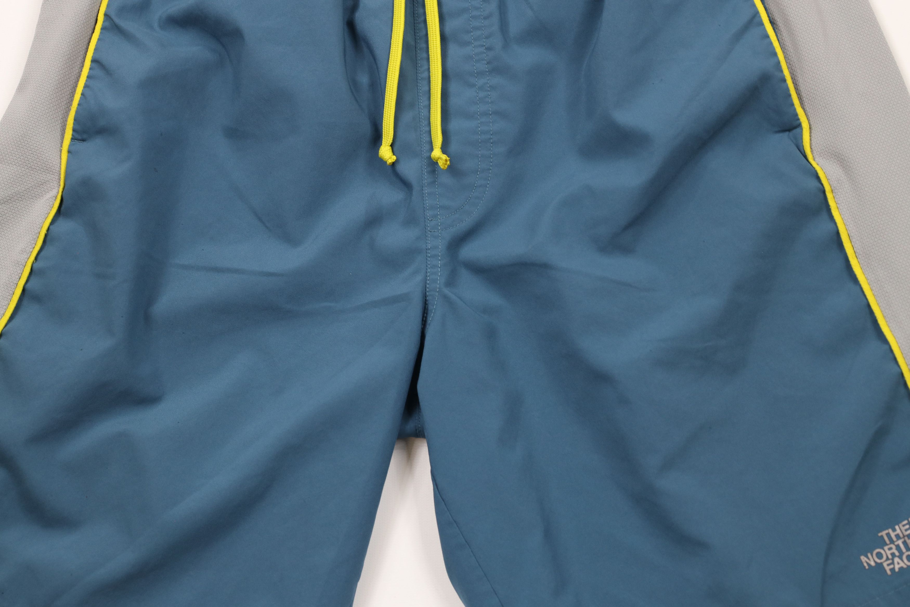 The North Face × Vintage Vintage Y2K The North Face Reflective Above Knee Shorts Size US 32 / EU 48 - 3 Thumbnail